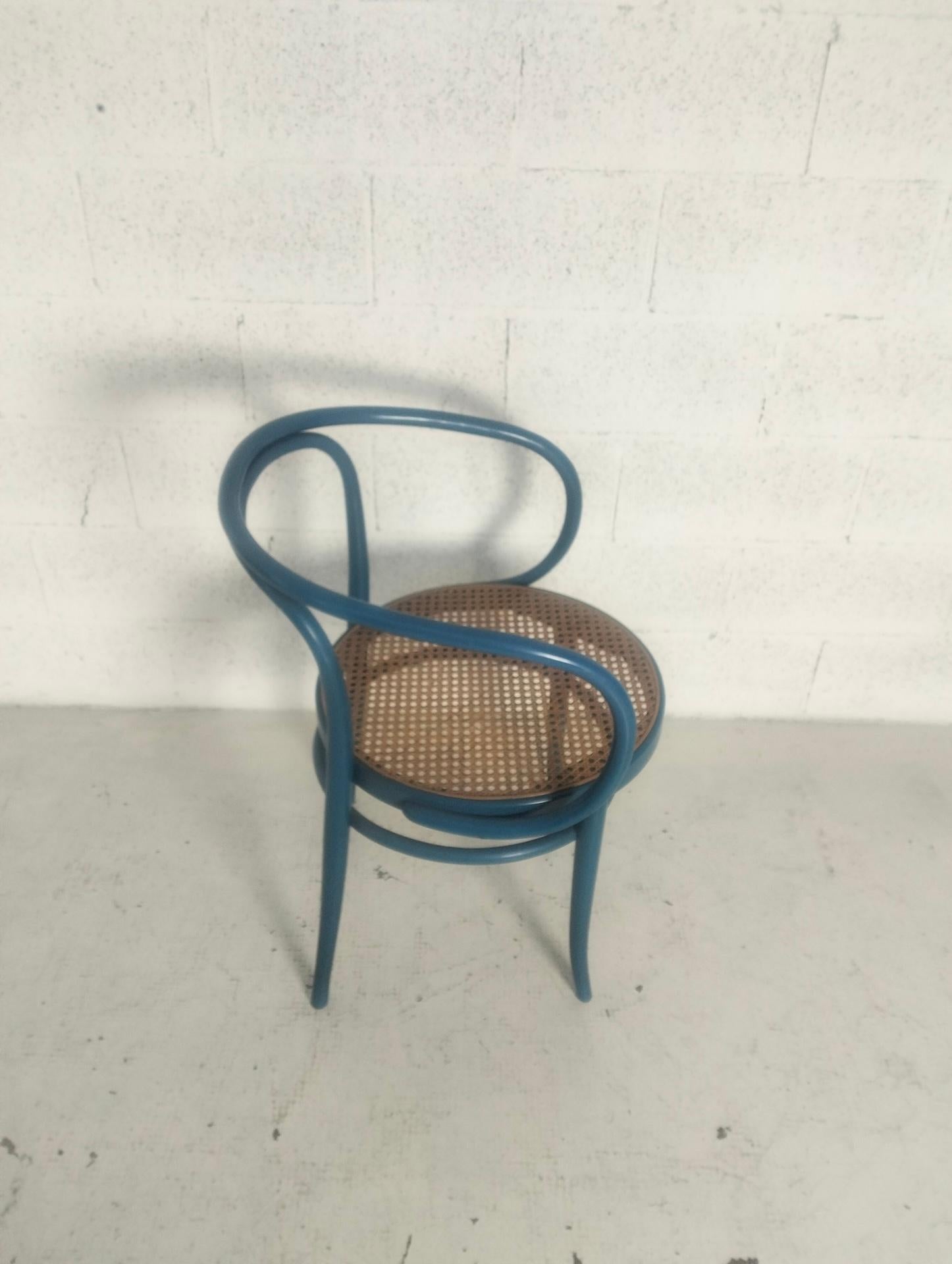 Wooden and Vienna straw Original Thonet chair in blue color 60s In Good Condition In Padova, IT