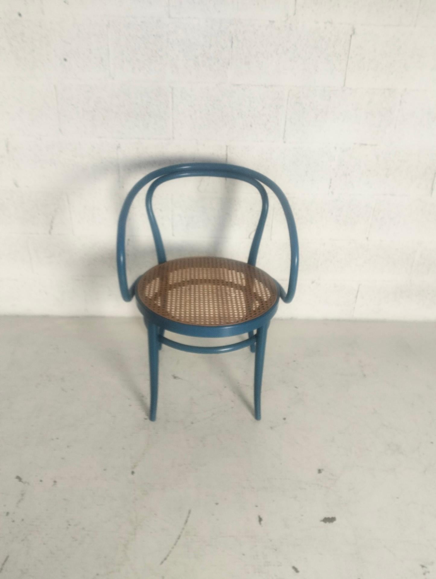Wooden and Vienna straw Original Thonet chair in blue color 60s 2