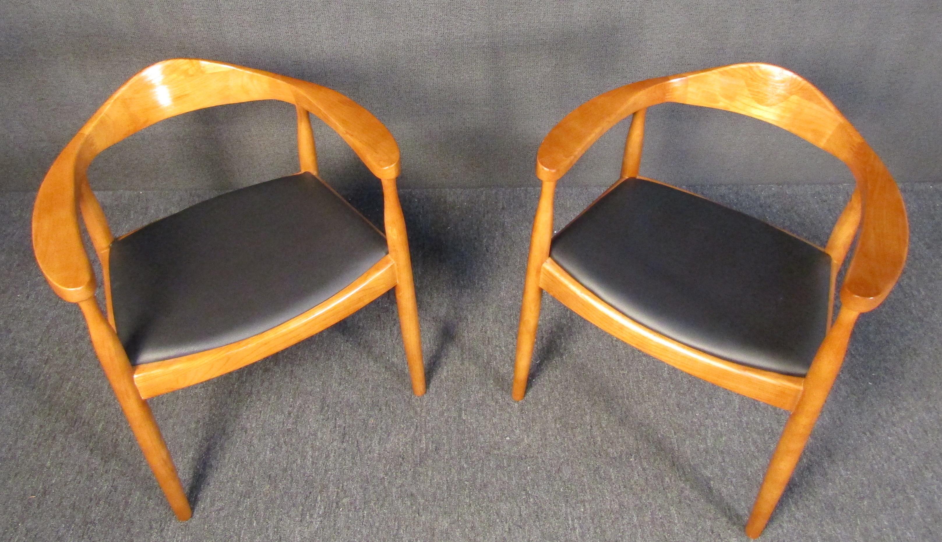 Set of Danish armchairs. These chairs are in very good condition and would make an excellent addition to any collection.

Dimensions: W: 25