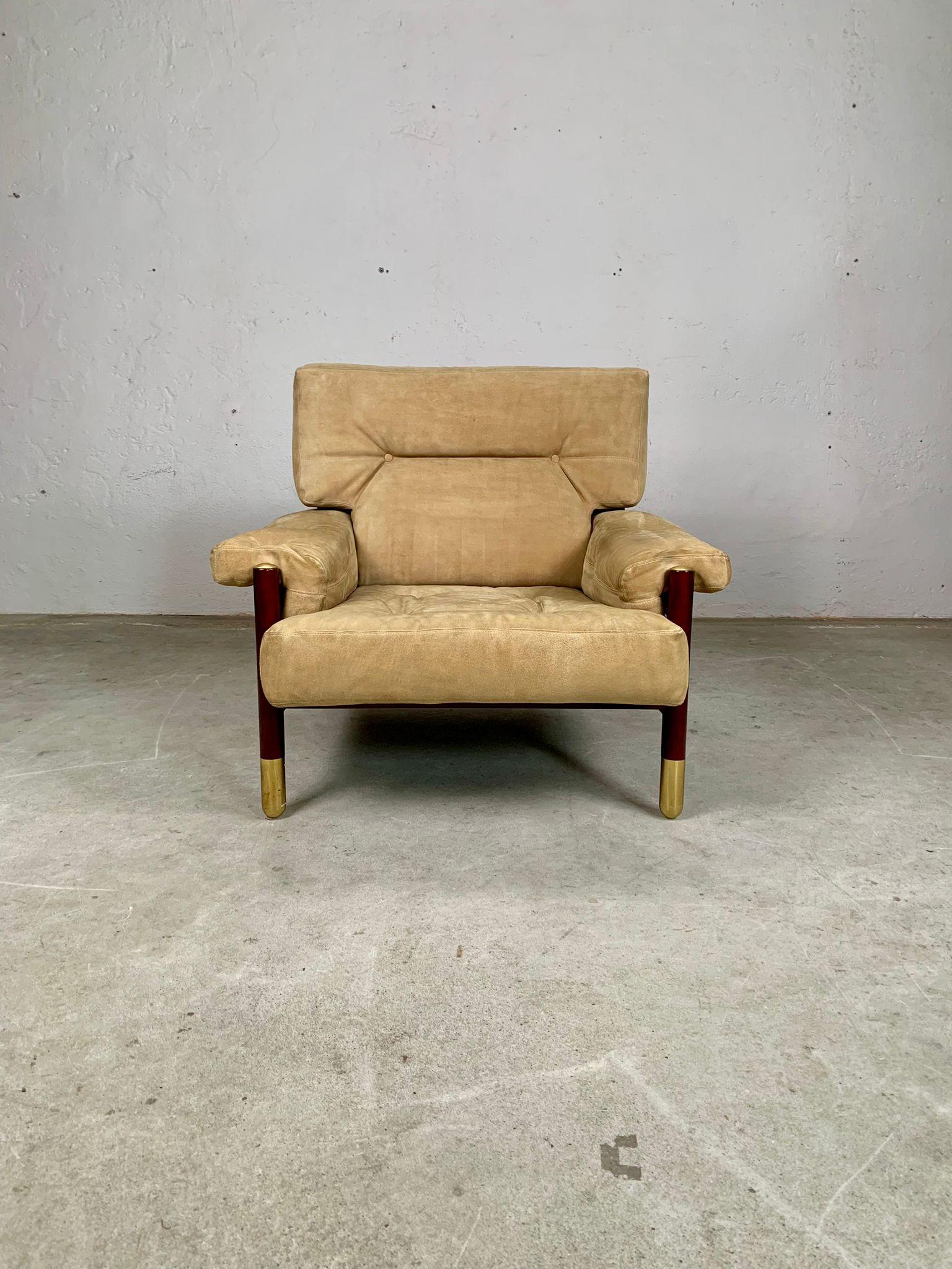 Wooden armchair with velvet upholstery by Carlo De Carli, Sormani, 1960s, Italy

Armchair with solid wood frame and mortise-and-tenon joinery. Brass hardware components. Woven leather straps support the backrest. Upholstered in velvet.