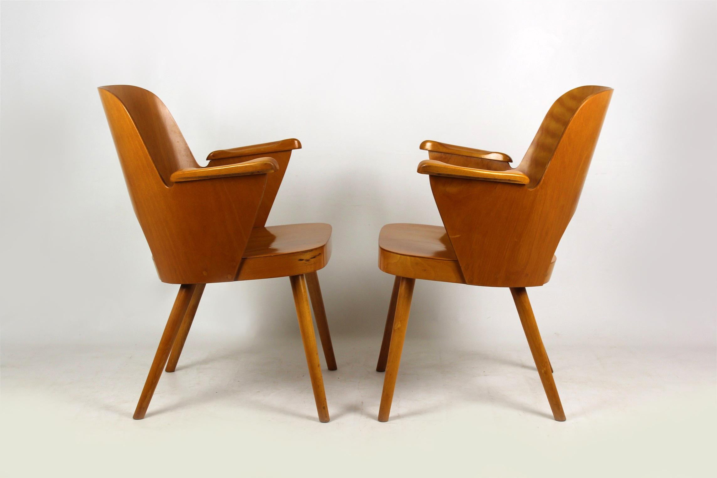 Mid-Century Modern Wooden Armchairs by Lubomír Hofmann for Ton, 1961, Set of 2