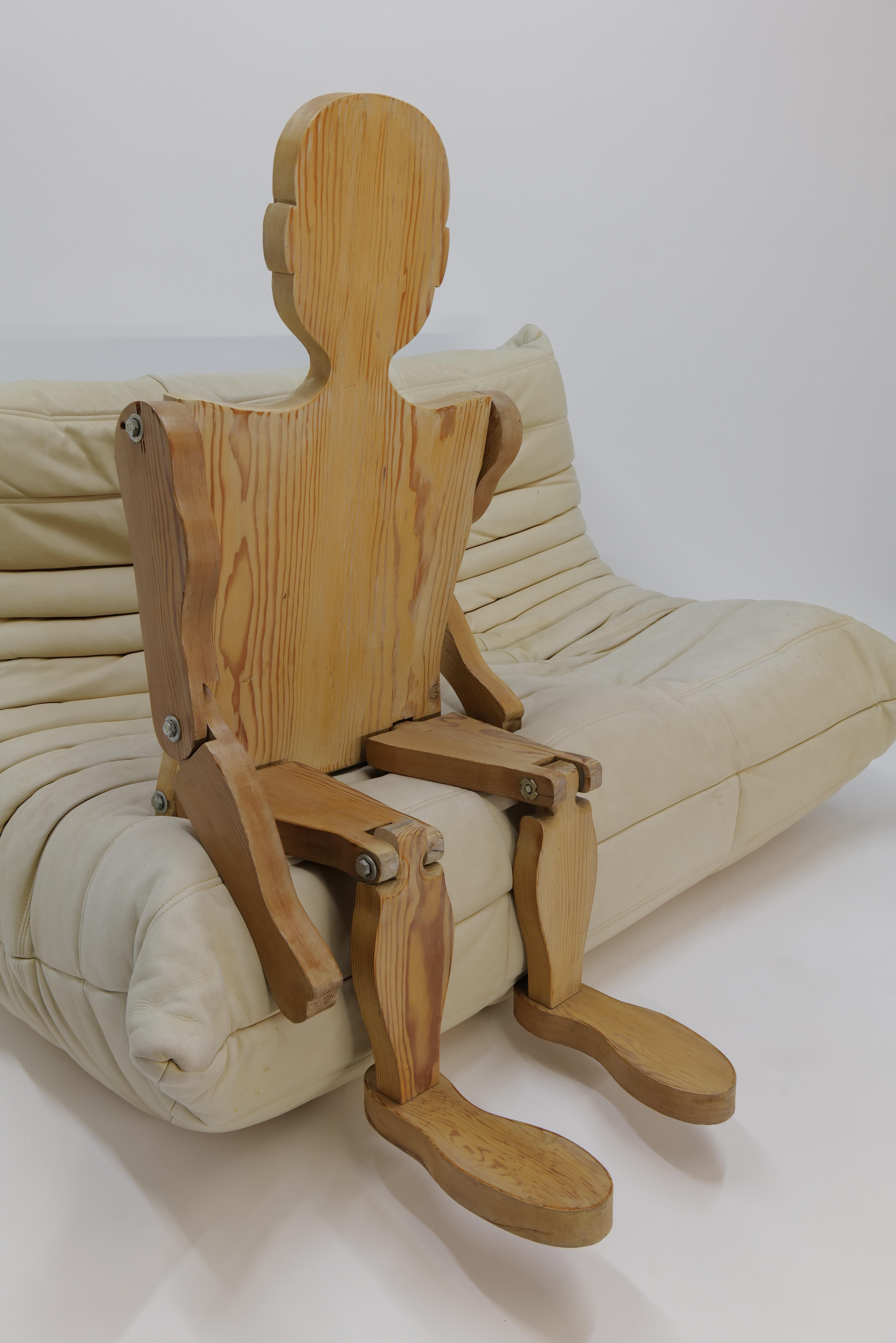 Mannequin d'art populaire articulé en bois Bon état - En vente à Oklahoma City, OK