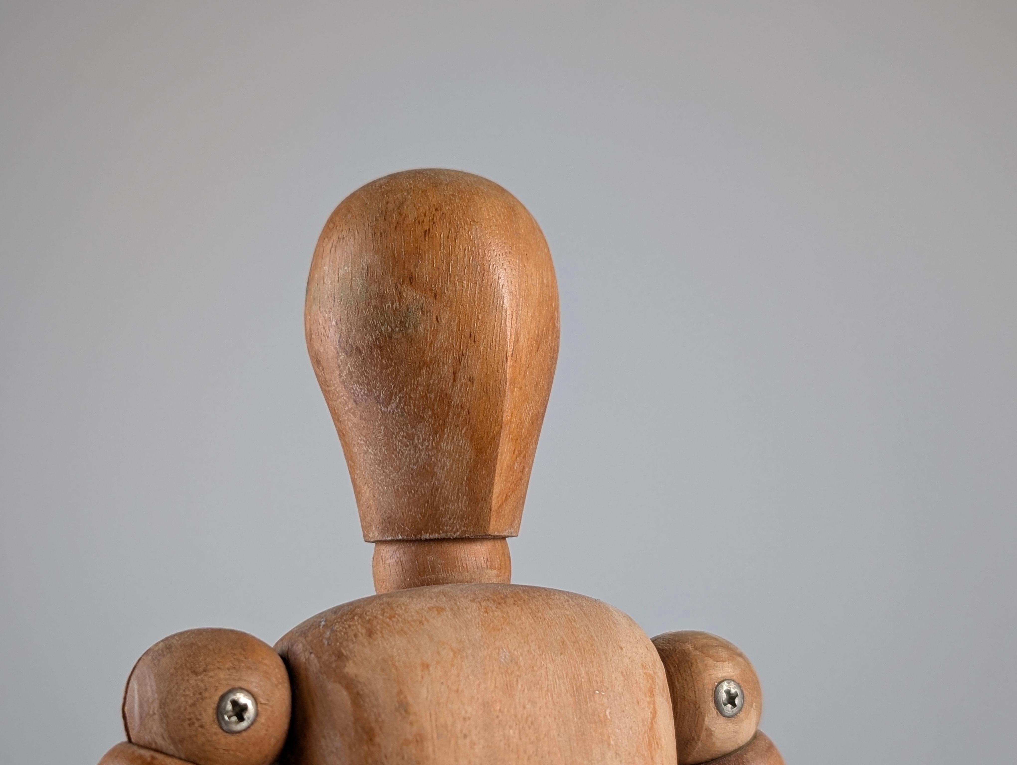 Figura articulada de madera de artista en venta 11