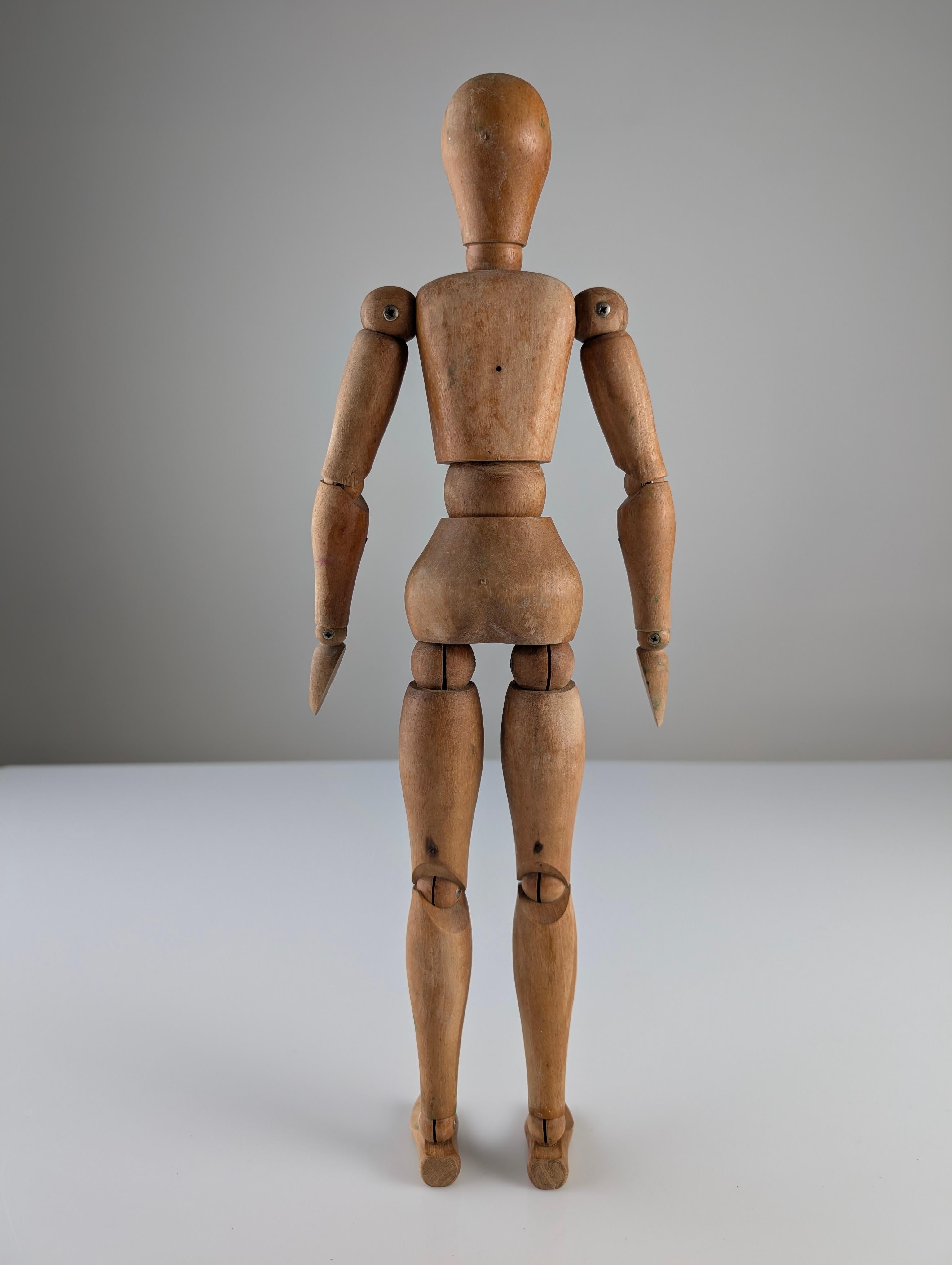 Figura articulada de madera de artista en venta 2