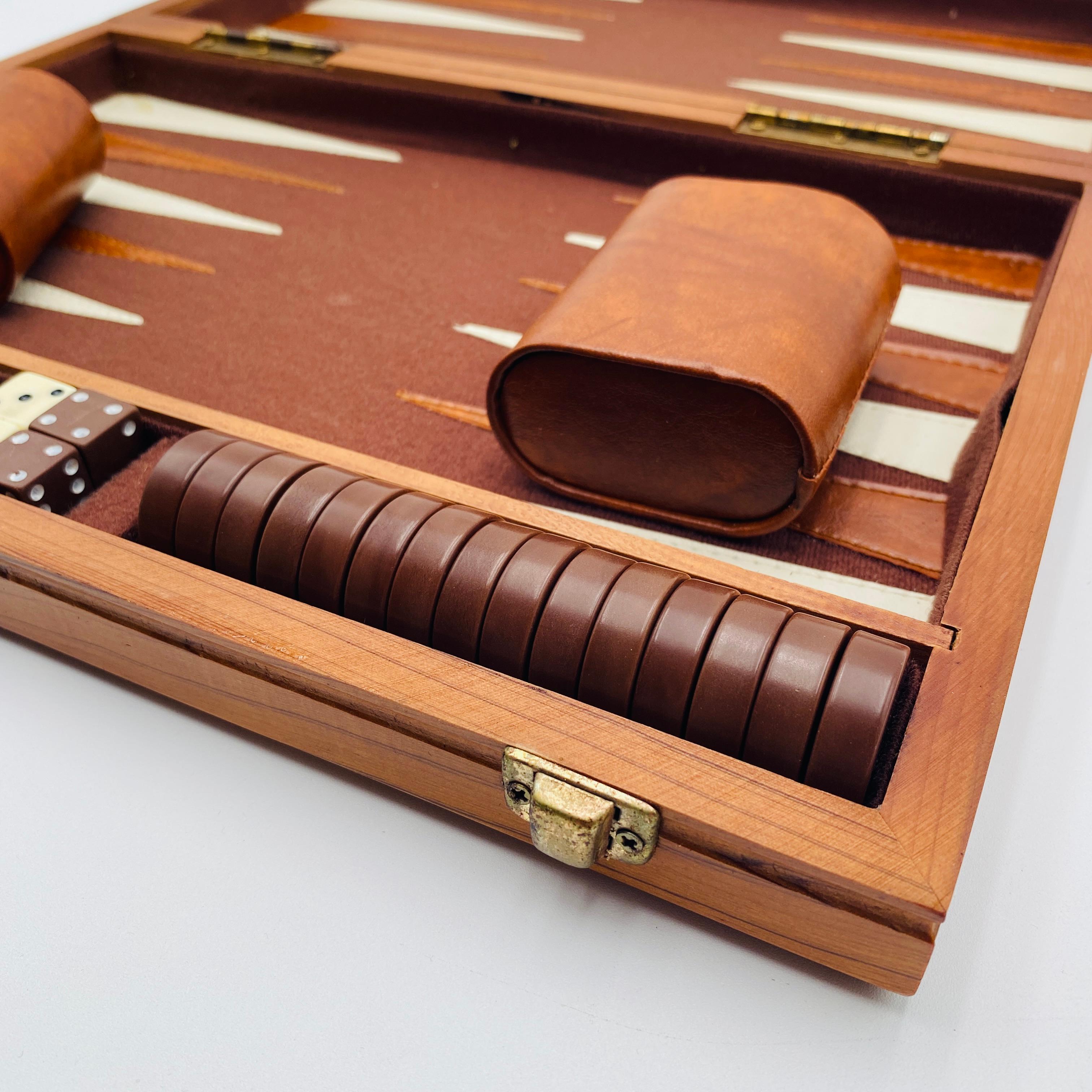 Wooden Backgammon Board Game 20th Century In Good Condition For Sale In San Juan Capistrano, CA