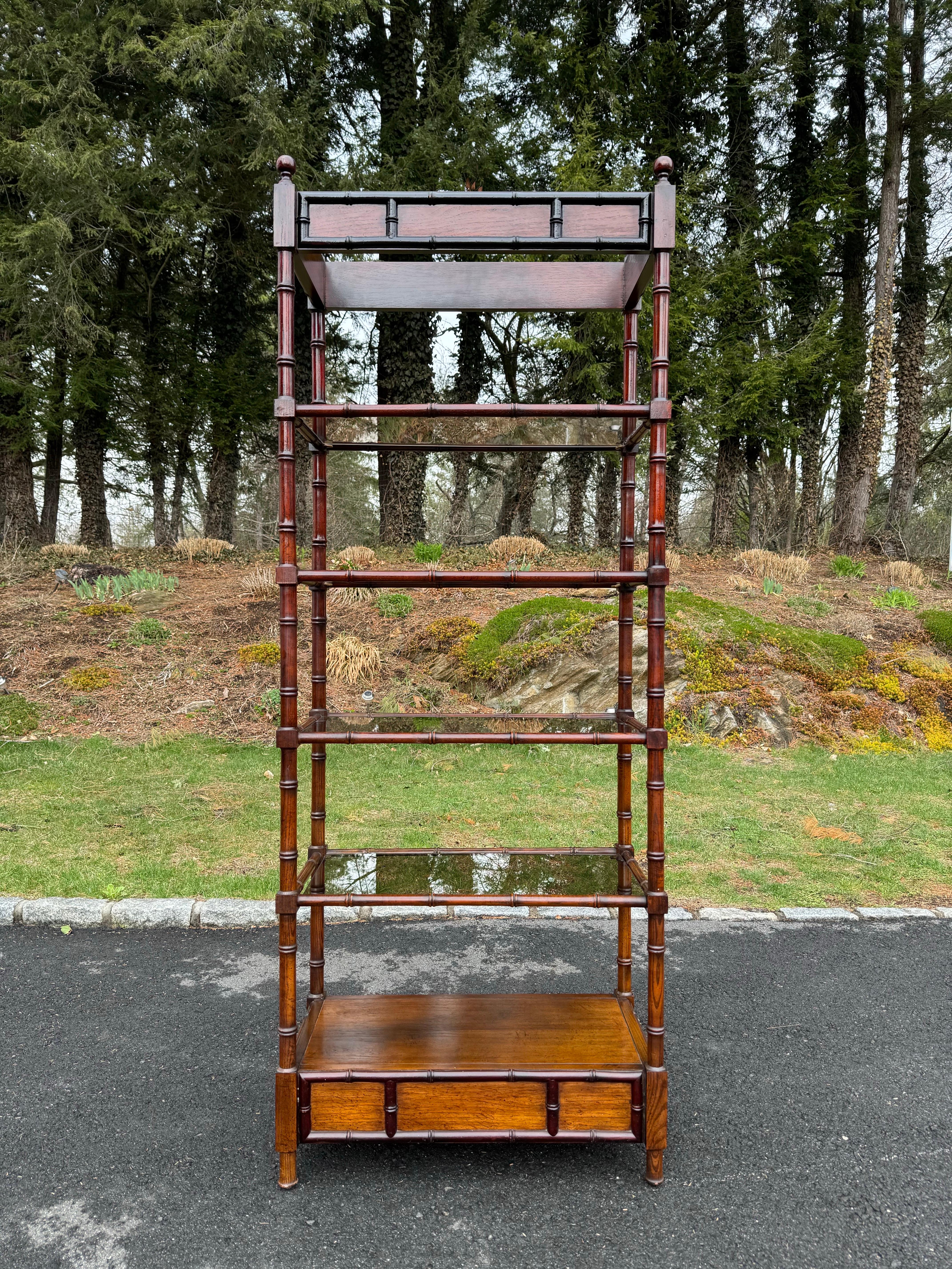 Etagere in legno in stile bambù In condizioni buone in vendita a Redding, CT