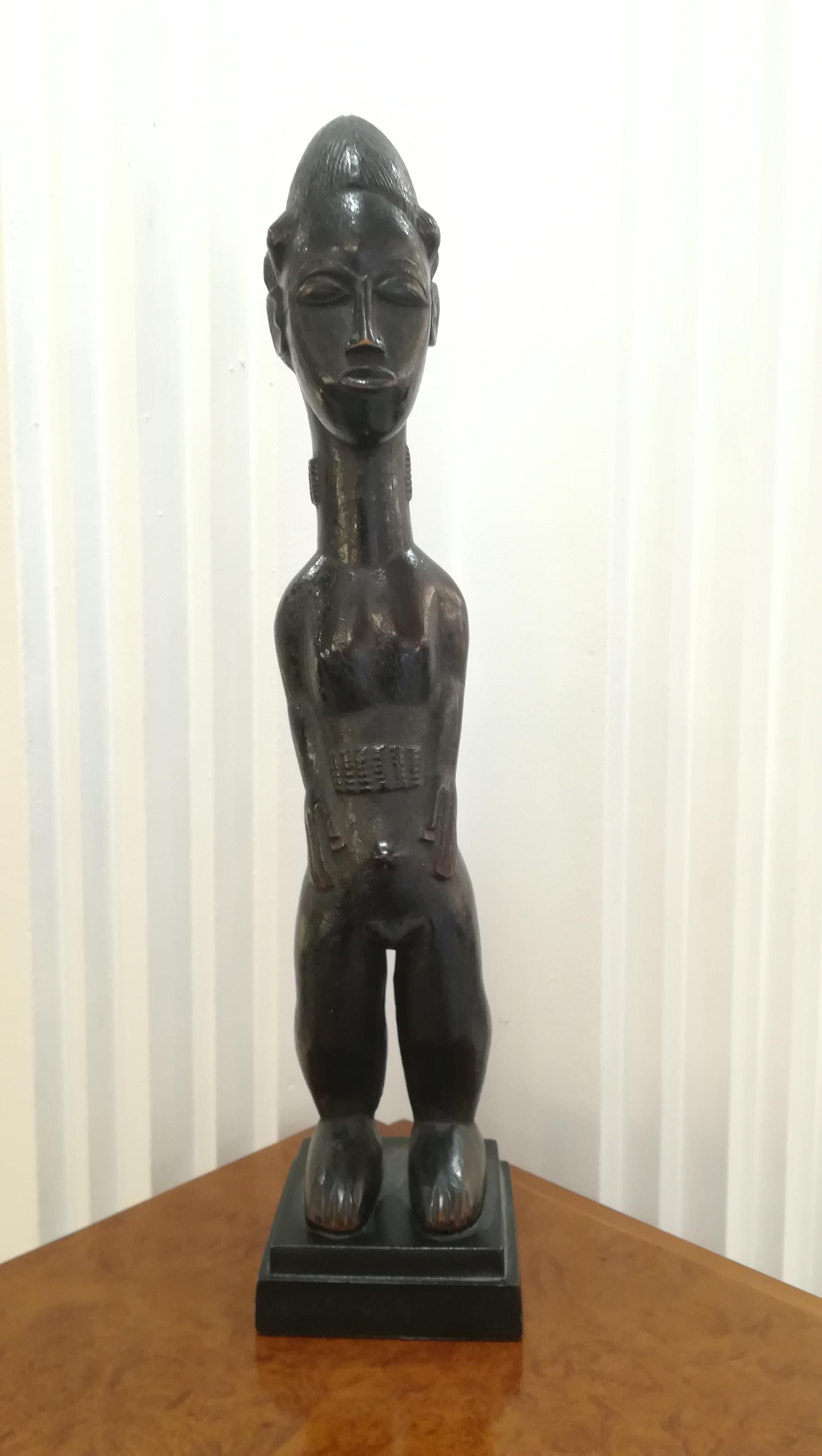 Wooden Baoule sculpture.
Provenance: Galerie Ratton, Paris.