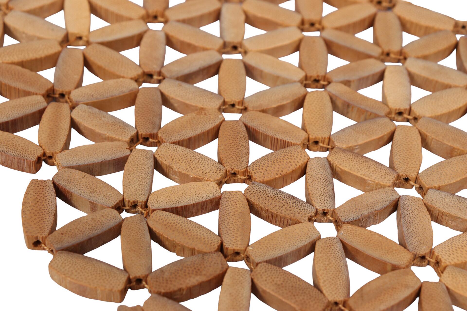 Wooden Bead Daisy Placemats - Set of 6 In Good Condition In Bradenton, FL