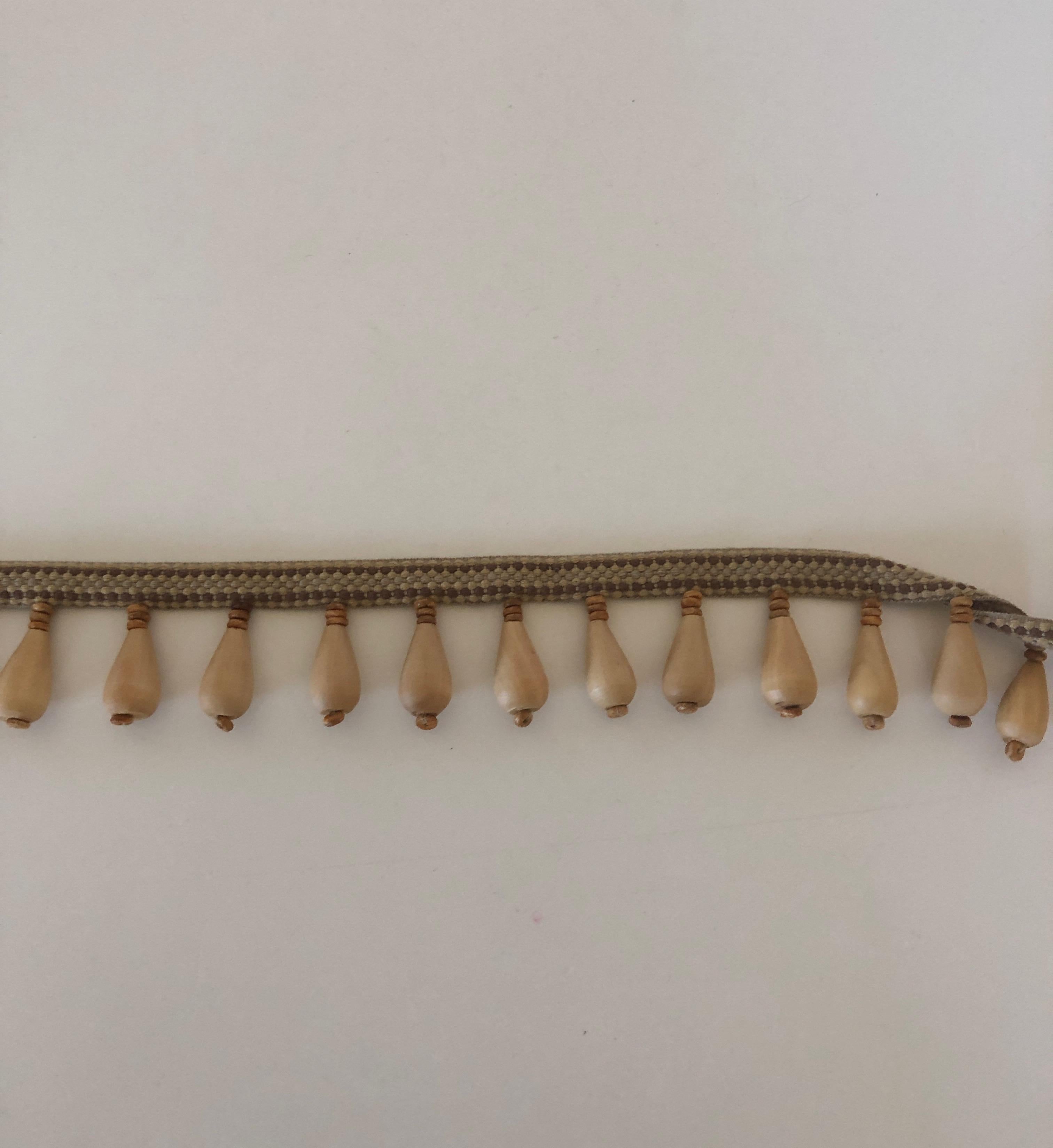 Wooden beaded tassels decorative fringe trim.
Wood beads on cotton gimp trim.
Color: Smoky quartz
Ideal for pillows, curtains and lampshades.
Sold as is.
Size: 24” long piece + 8 yards and 25 inches x 2