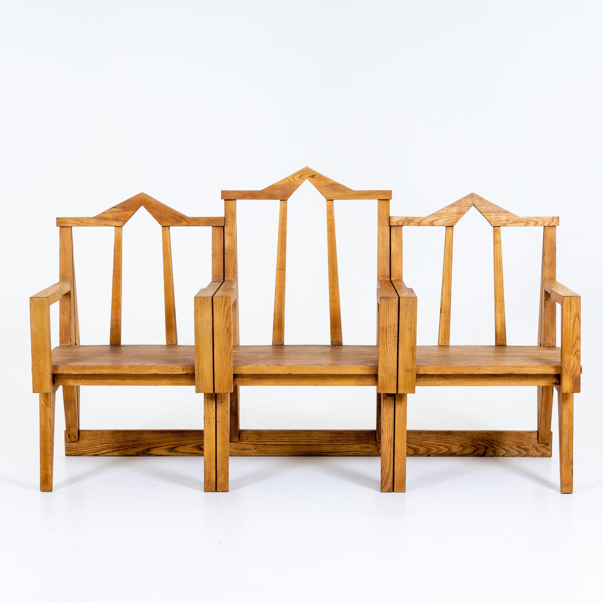 Italian bench in natural wood with three seats and armrests as well as gabled backs.
