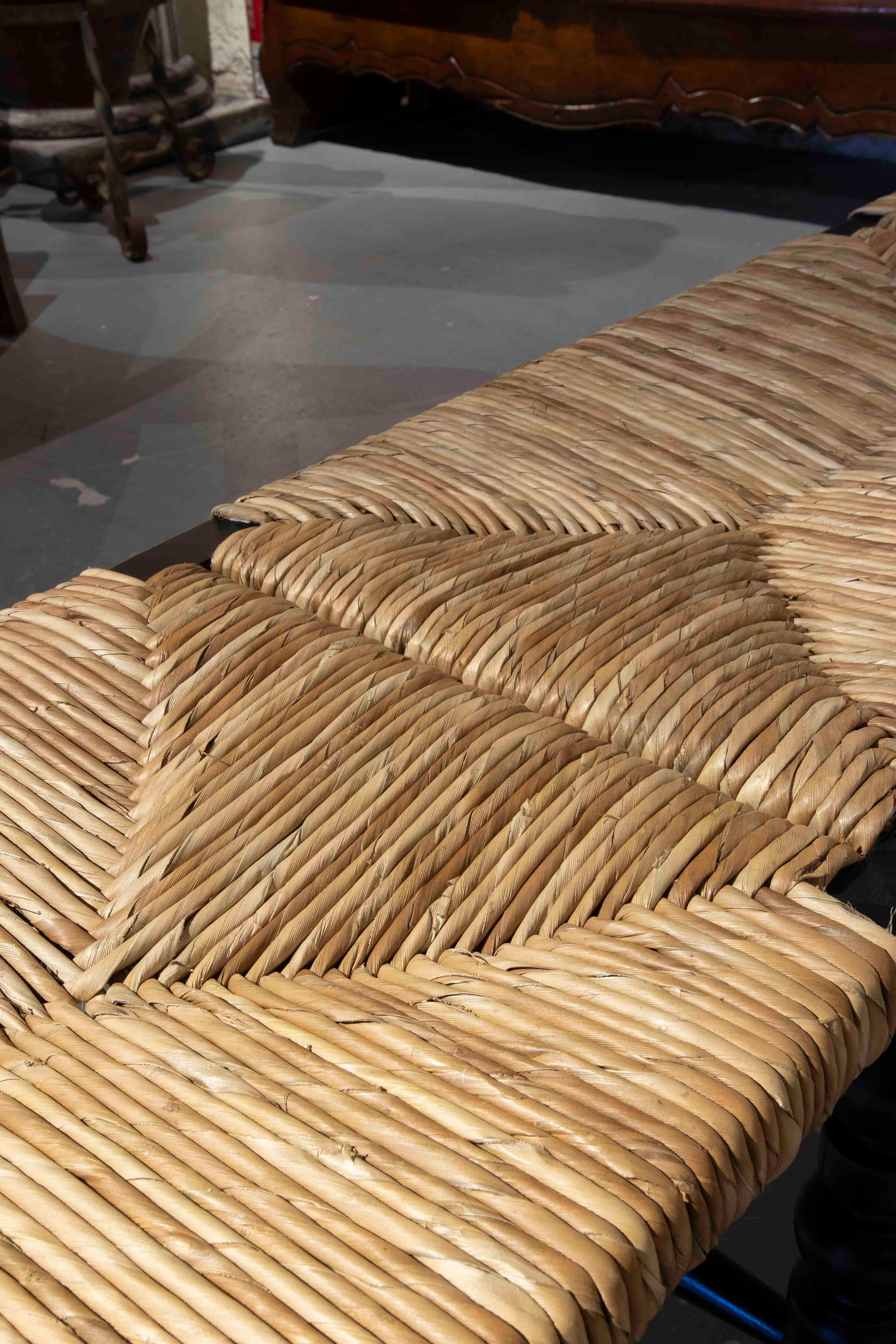 Banc en bois peint en noir avec dessus cousu de corde naturelle en vente 5