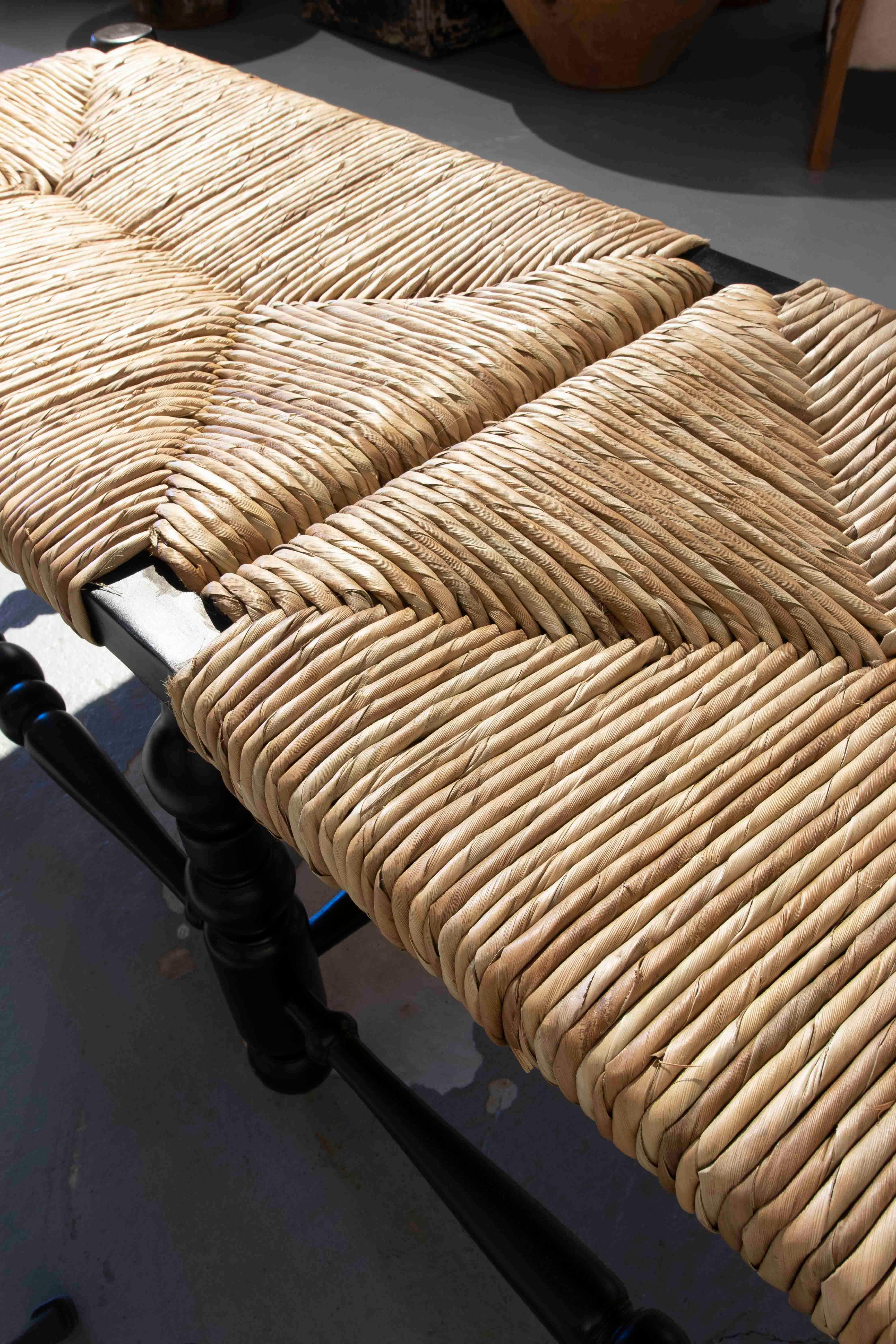 Banc en bois peint en noir avec dessus cousu de corde naturelle en vente 7