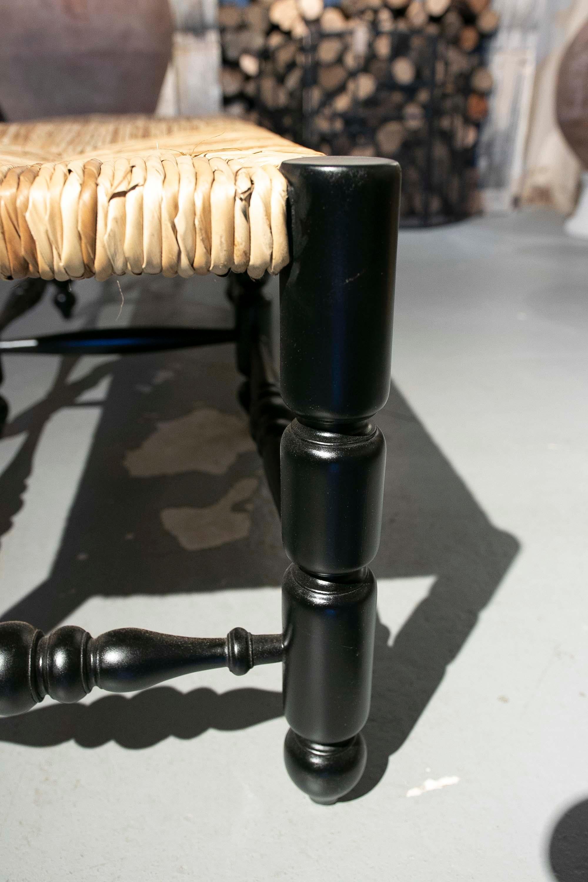 Banc en bois peint en noir avec dessus cousu de corde naturelle en vente 11
