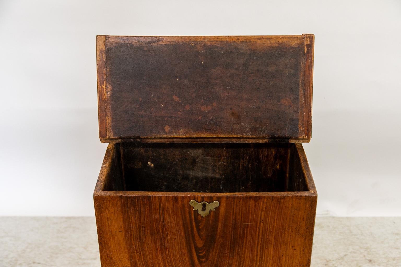 Mid-19th Century Wooden Bin For Sale