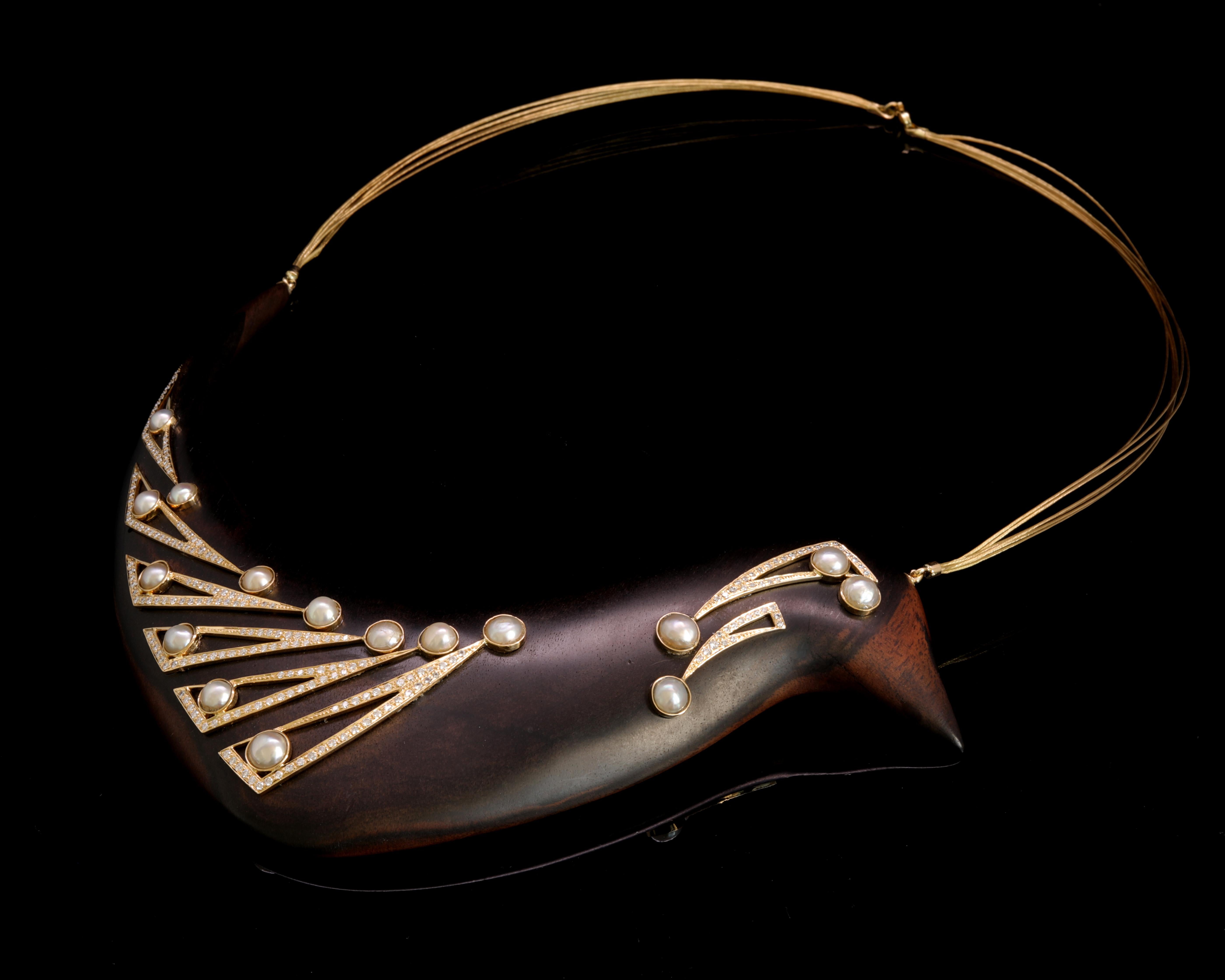 Wooden Bird Necklace with 18k Yellow Gold, Diamonds and Certified Natural Pearls In New Condition In Manama, BH