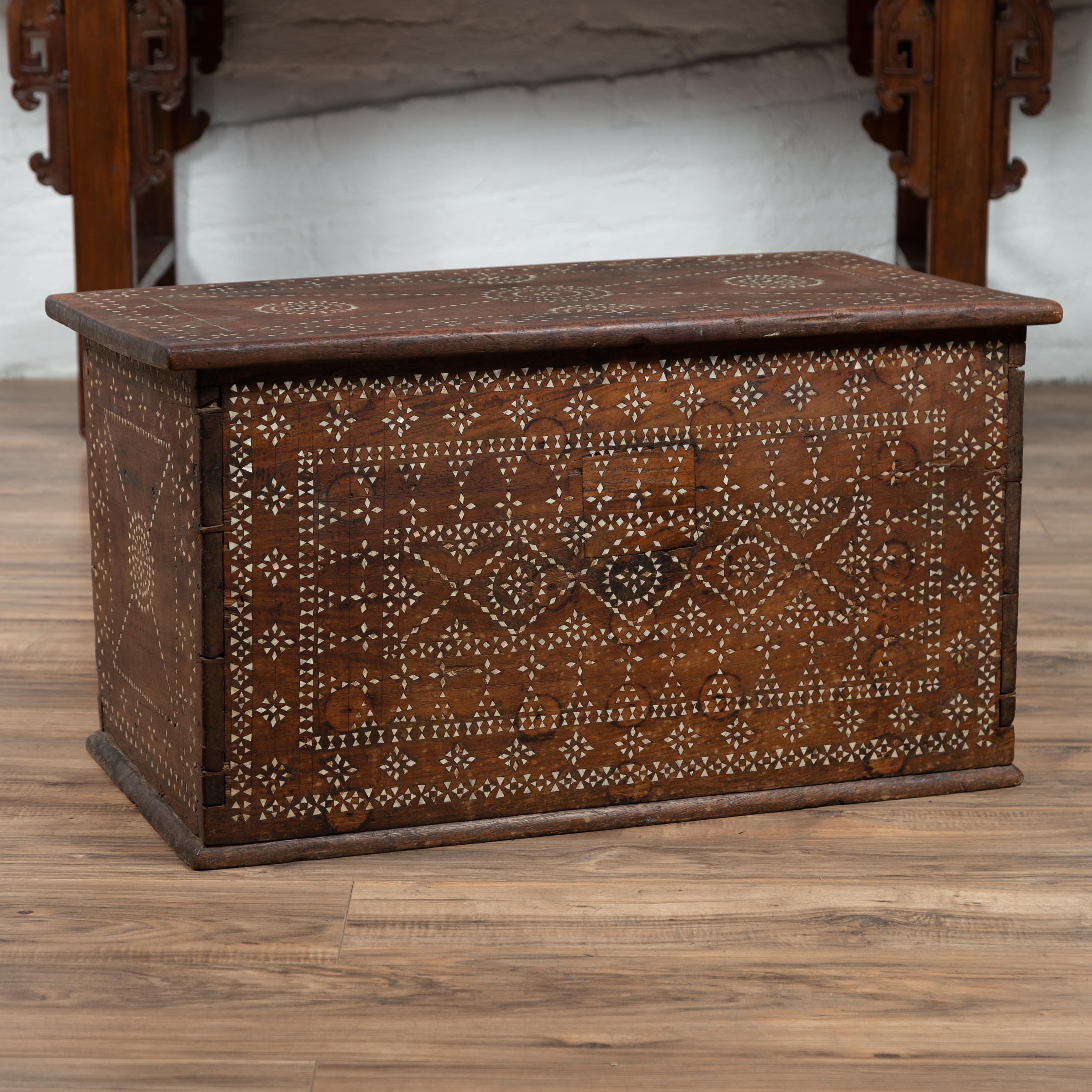 Wooden Blanket Chest from Madura with Geometrical Mother-of-Pearl Inlay In Good Condition In Yonkers, NY