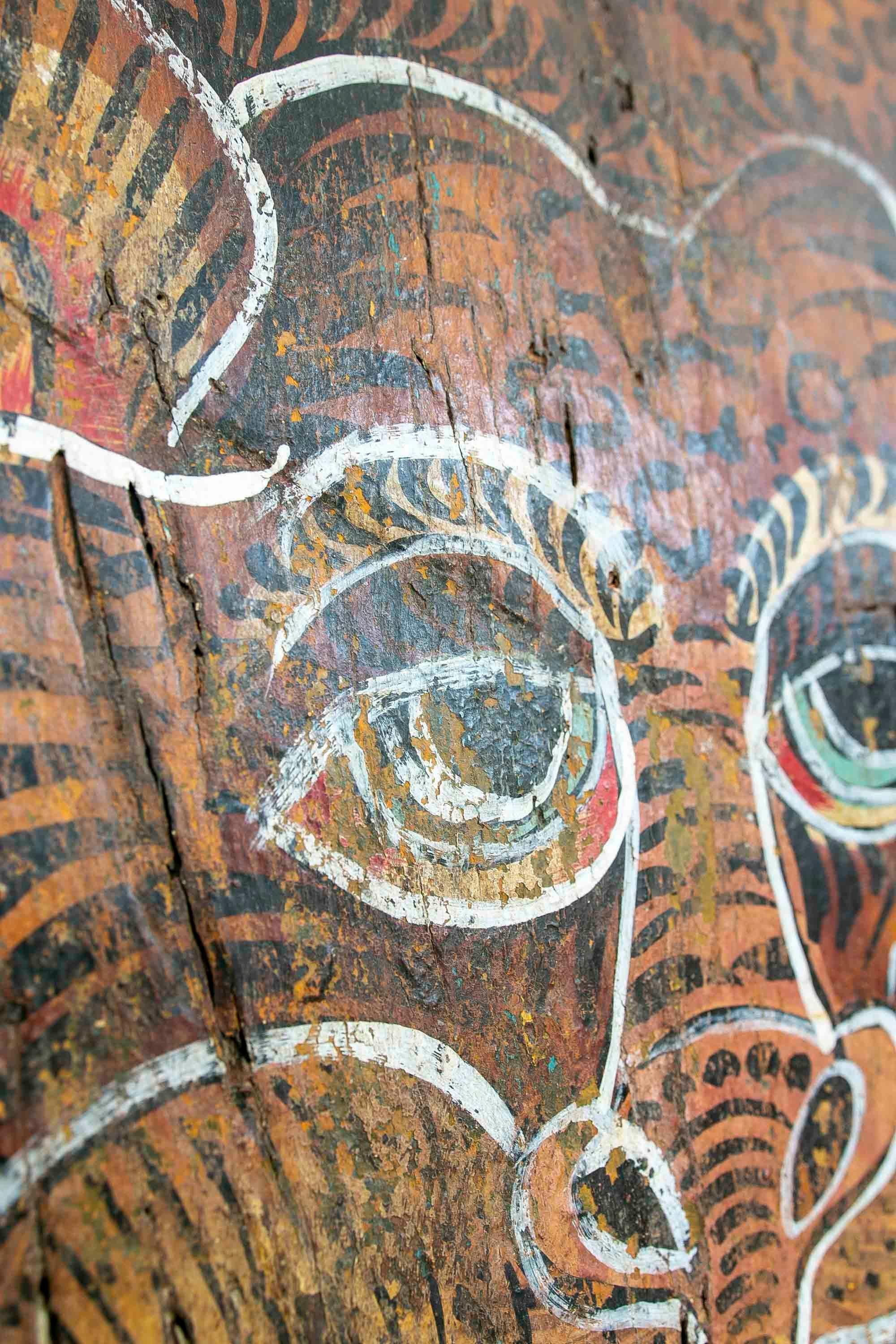 Tavola in legno con decorazione a tigre dipinta a mano 7