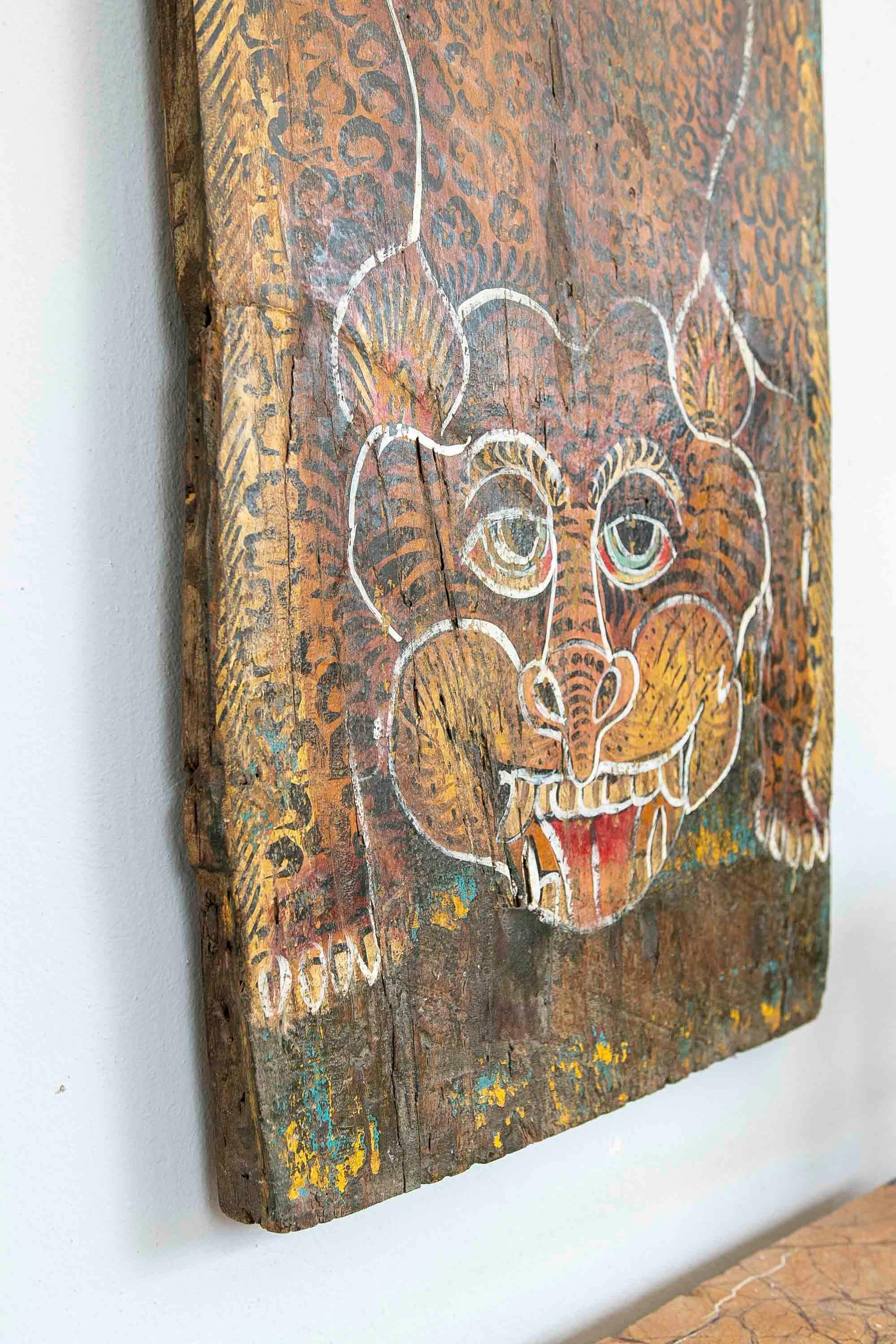 Wooden Board with Hand-Painted Tiger Decoration  In Good Condition For Sale In Marbella, ES