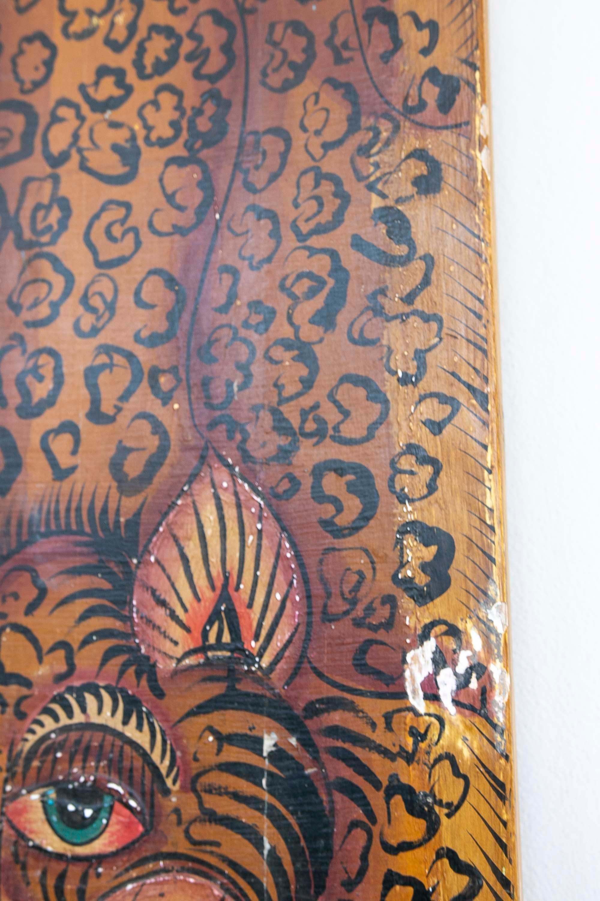 Wooden Board with Hand-Painted Tiger Decoration  For Sale 2