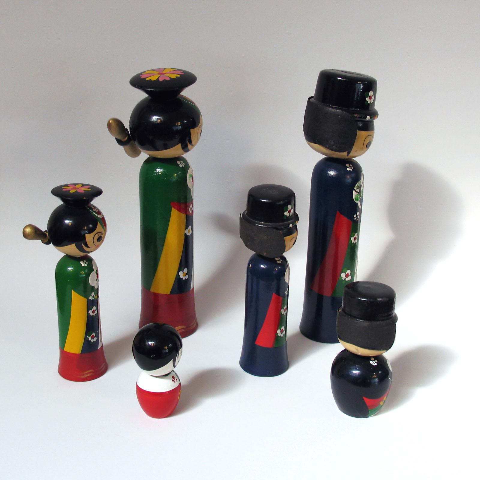 Koreanische Hanbok-Hochzeitspuppen aus Holz mit Holzkopf, Kollektion von sechs Kokeshi-Hochzeitspuppen, 1960er Jahre im Angebot 1