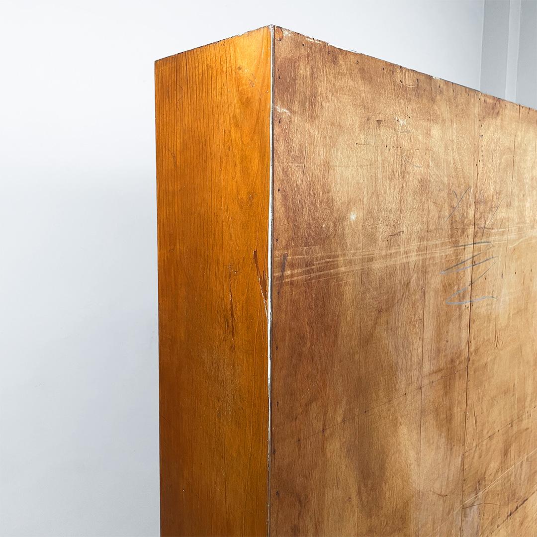 Bibliothèque rectangulaire en bois Art déco italienne avec cinq étagères, années 1940 en vente 4