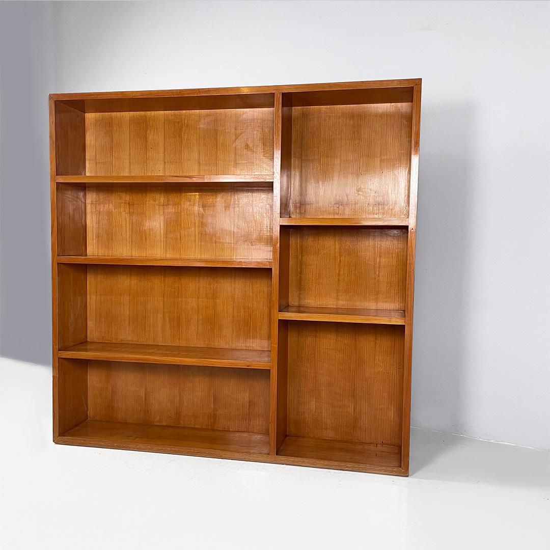 Italian Bibliothèque rectangulaire en bois Art déco italienne avec cinq étagères, années 1940 en vente