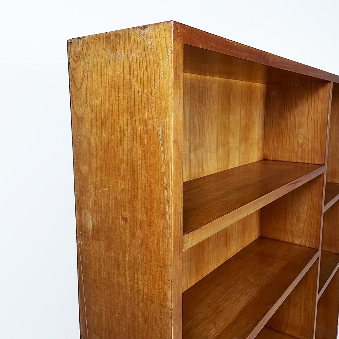 Bibliothèque rectangulaire en bois Art déco italienne avec cinq étagères, années 1940 en vente 2
