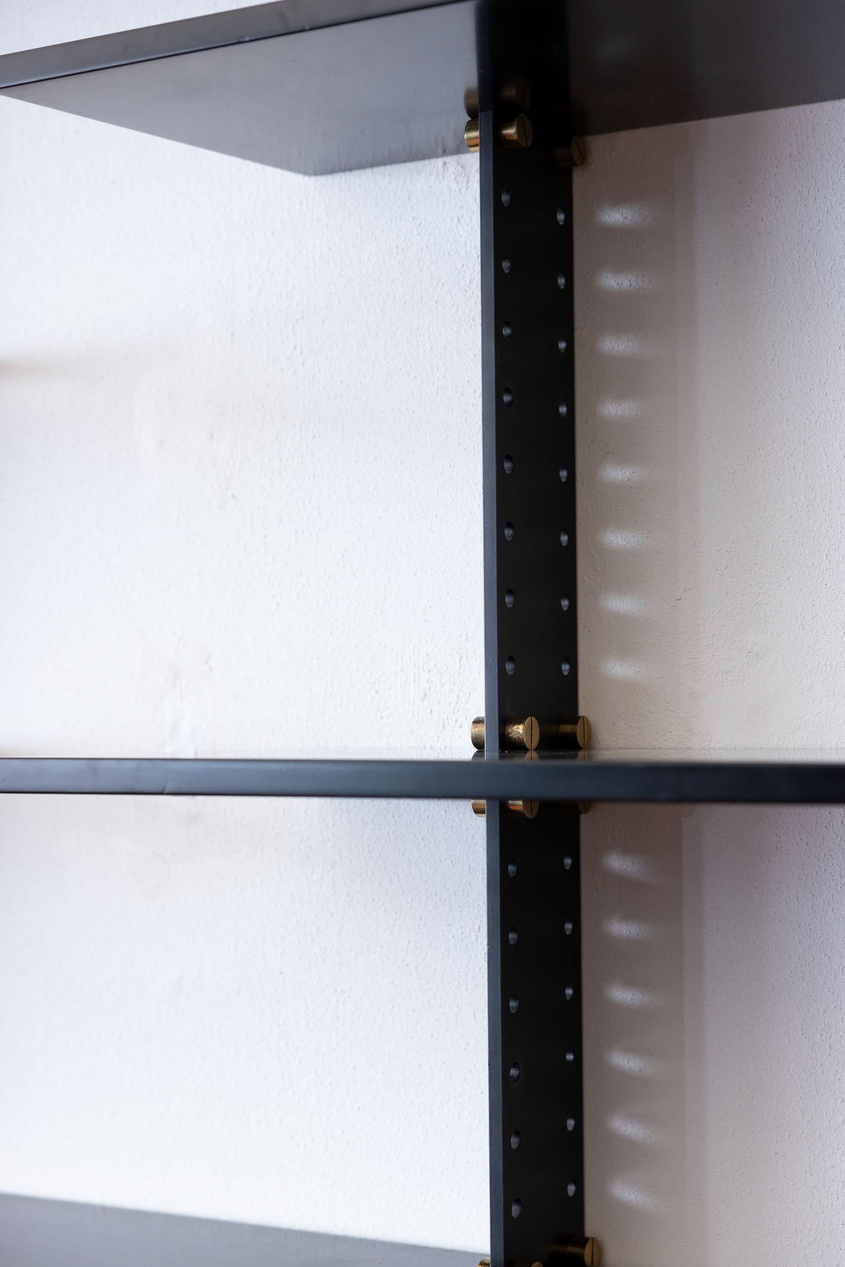 Estantería de madera diseñada por Ignazio Gardella para Azucena mediados del siglo XX en venta