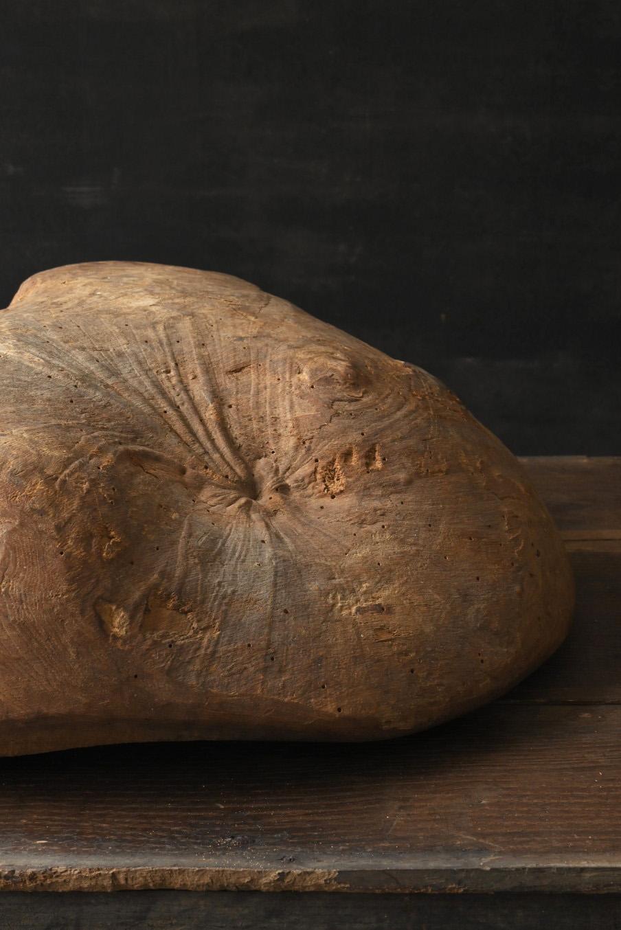 Bol en bois sculpté dans une ancienne loupe d'arbre japonaise/objet de sculpture du 20e siècle en vente 4