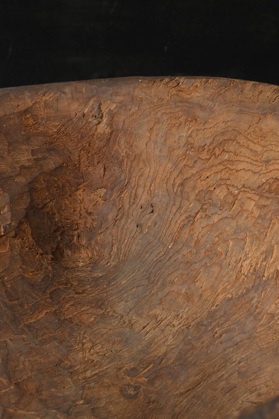 Sculpté à la main Bol en bois sculpté dans une ancienne loupe d'arbre japonaise/objet de sculpture du 20e siècle en vente