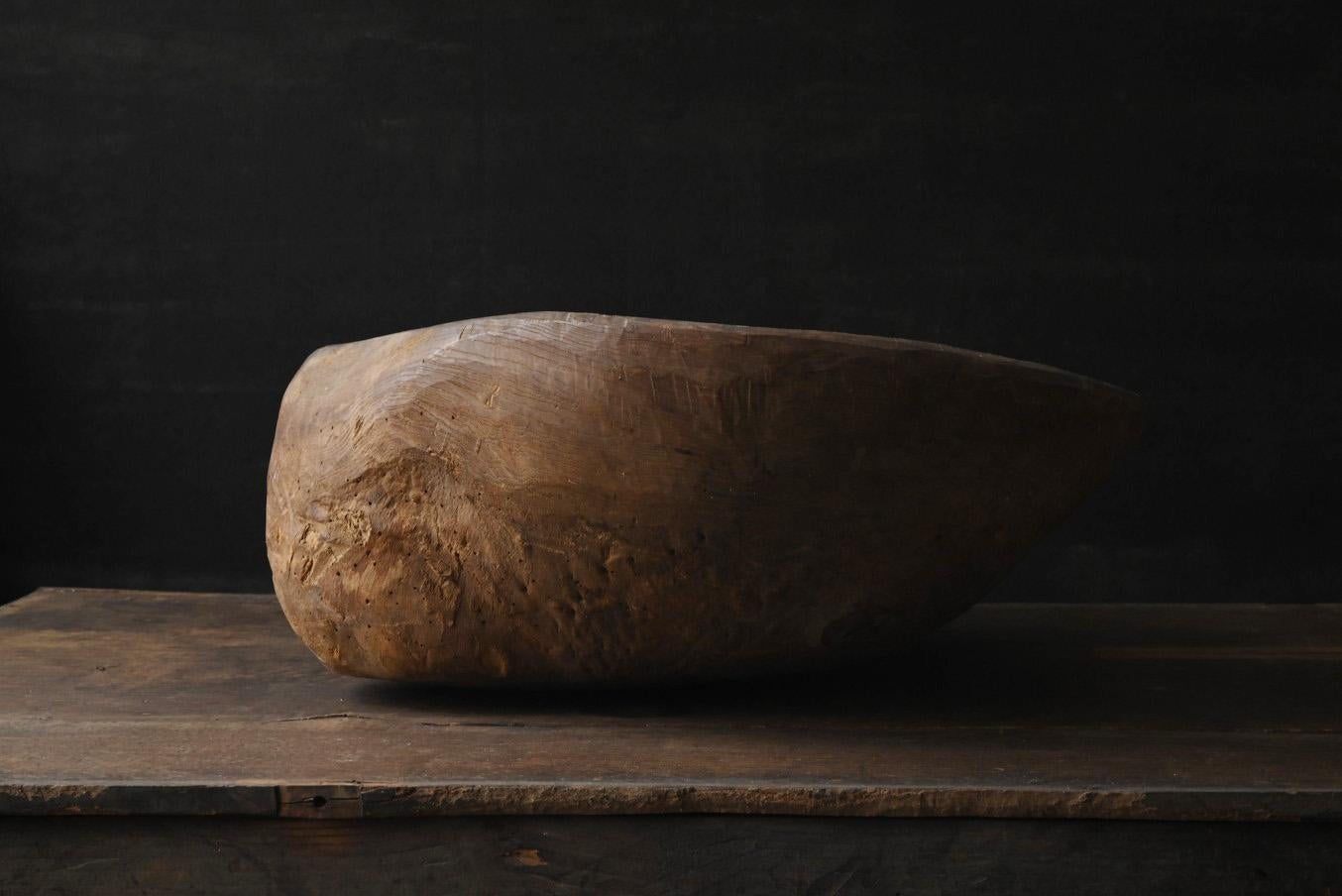 Bois Bol en bois sculpté dans une ancienne loupe d'arbre japonaise/objet de sculpture du 20e siècle en vente