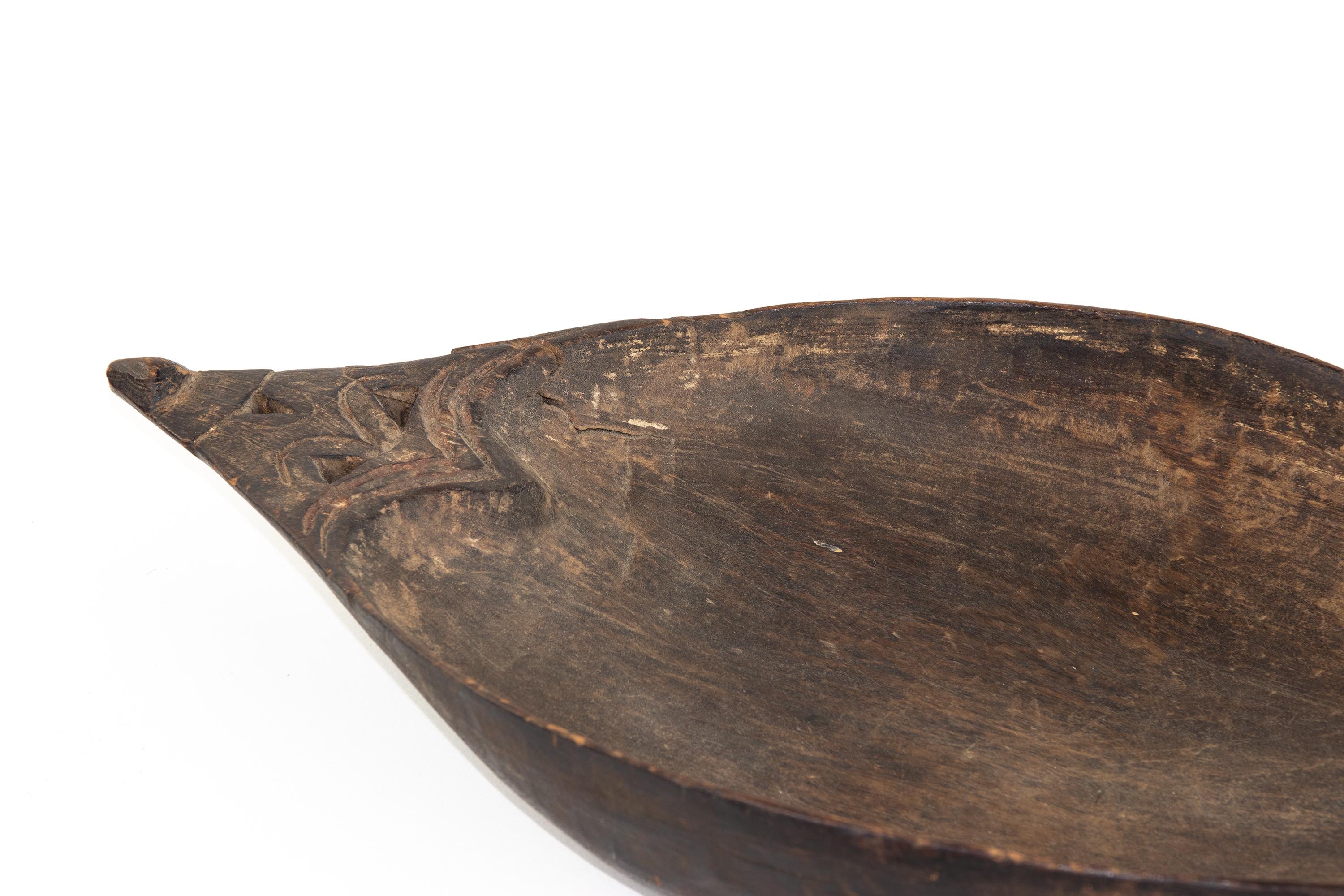 20ième siècle Bol en bois de Papouasie-Nouvelle-Guinée en vente