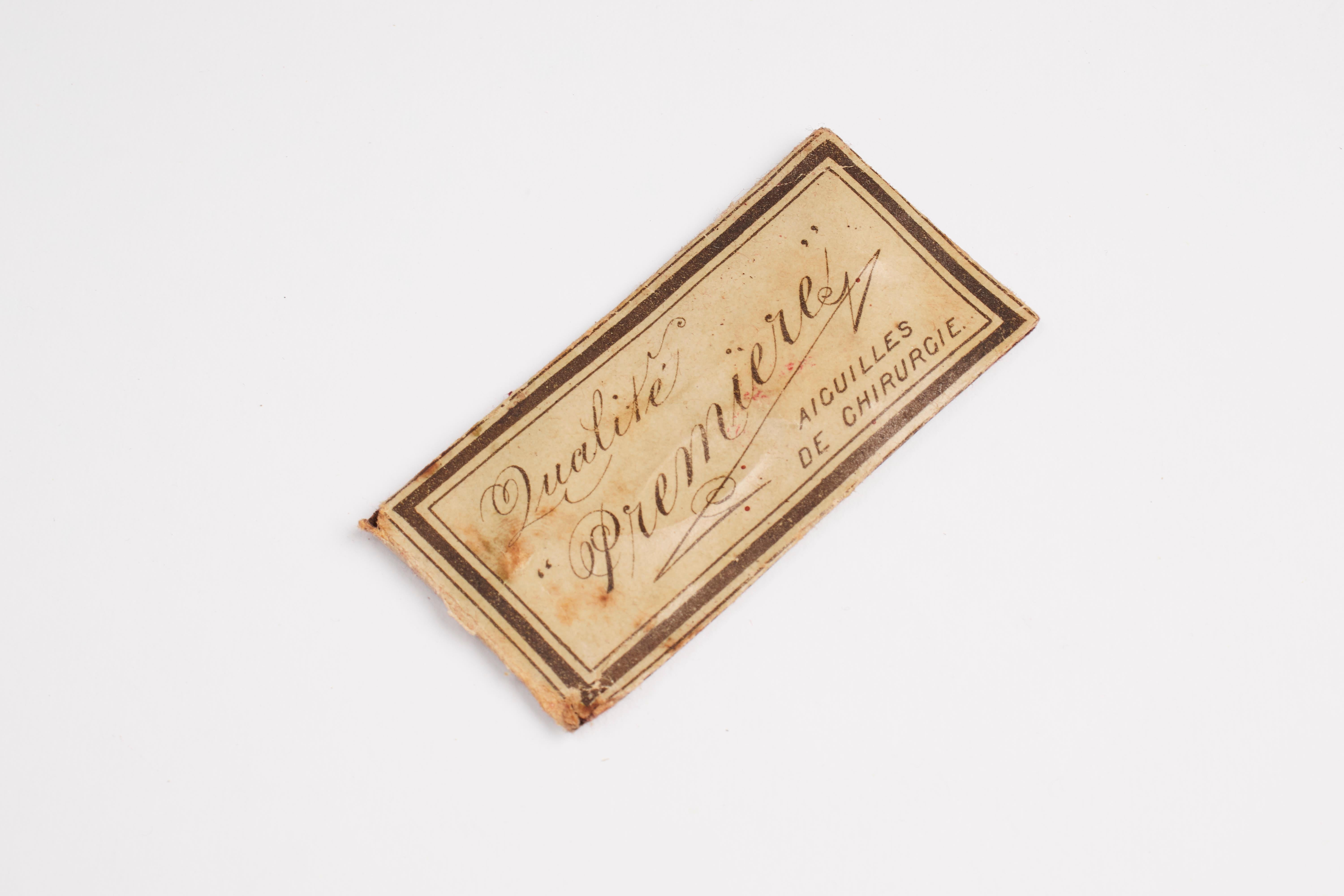 Fer Boîte en bois contenant un ensemble surgique de voyage, signée Galante, Paris 1870. en vente