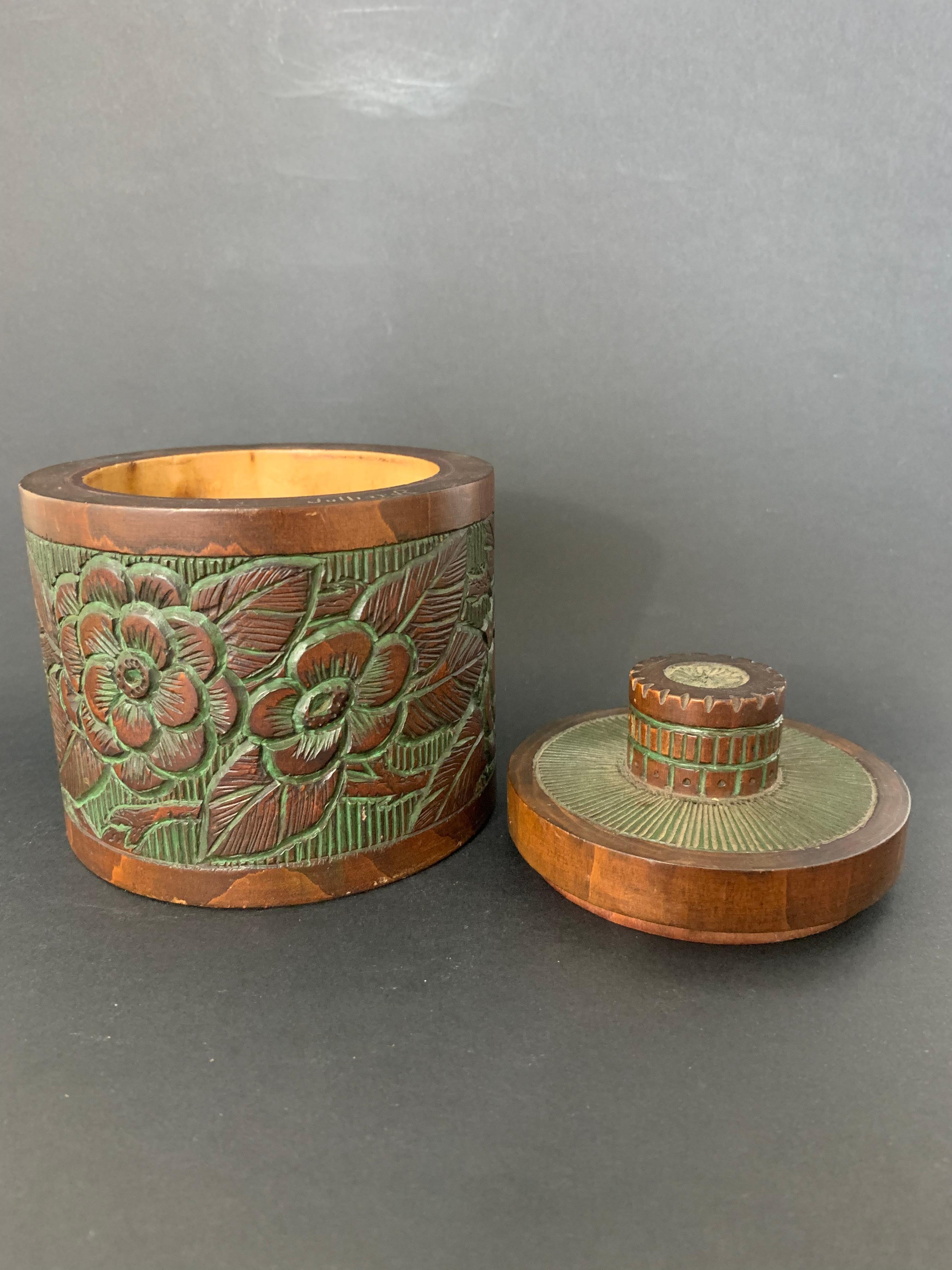 Engraved Art Deco Wooden Box Flowered with Green Paint Circa 1940 