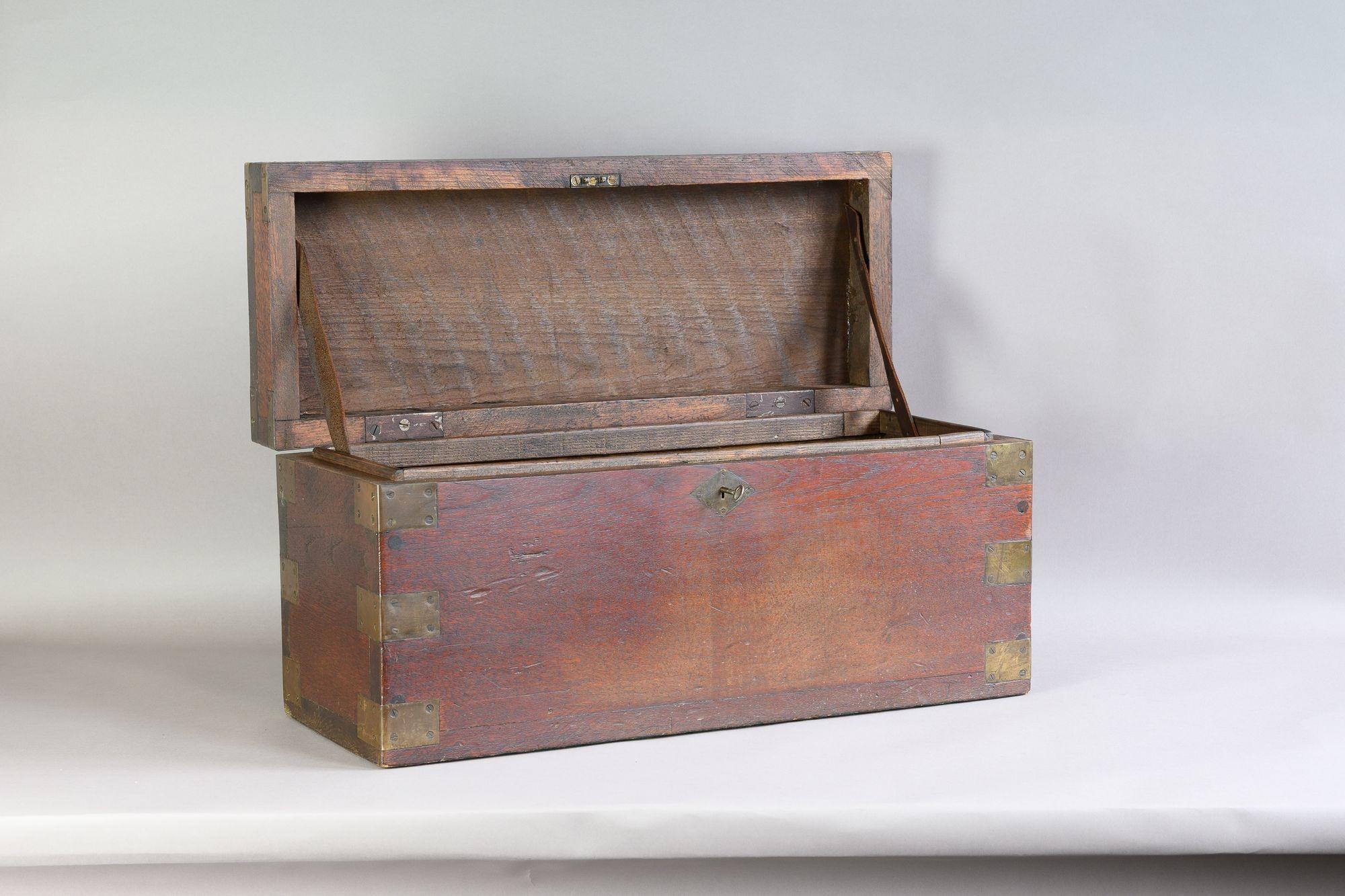 Wooden Box In Good Condition For Sale In London, England