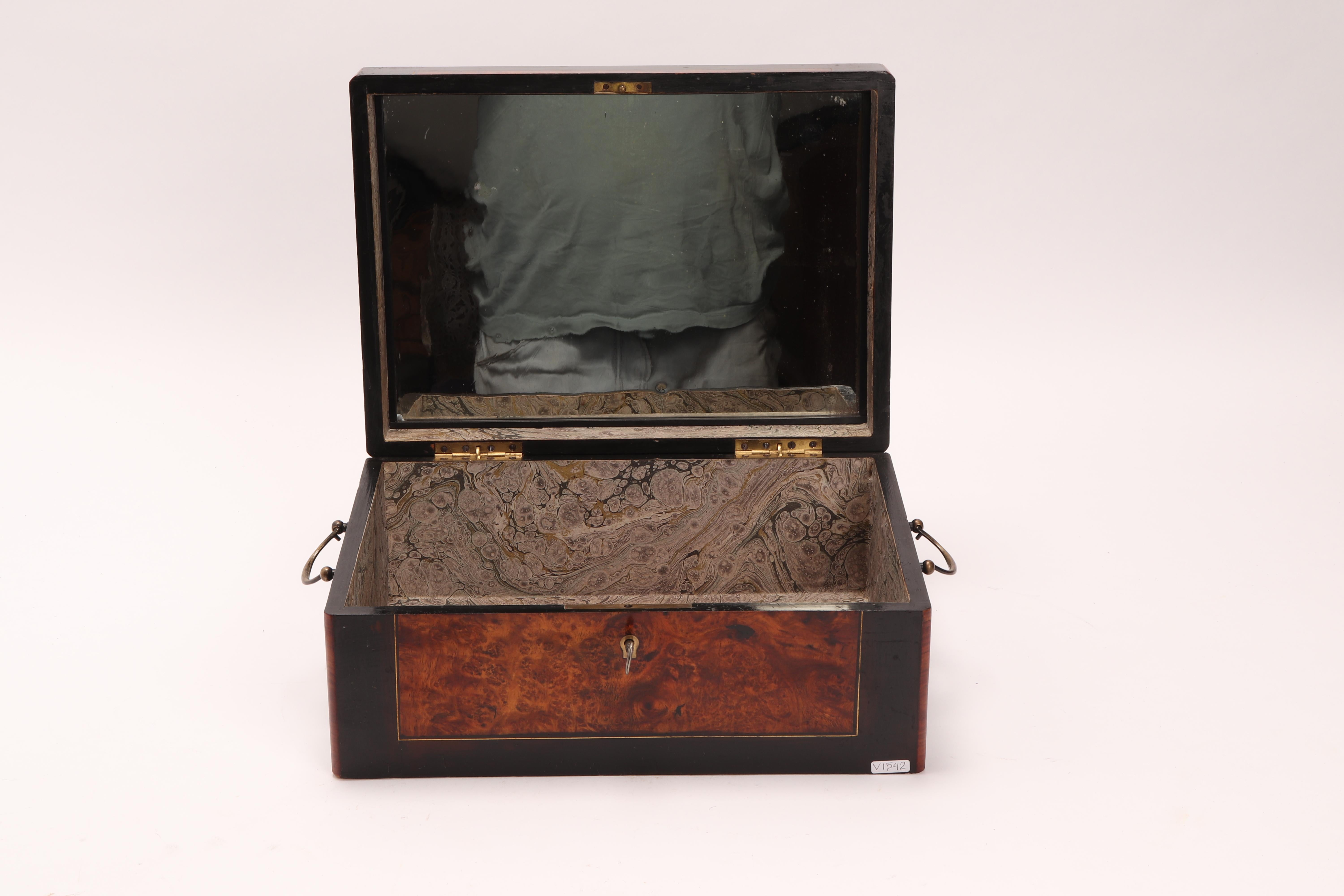 Wooden Box with Briar Veneer, Italy, 1850 In Good Condition For Sale In Milan, IT