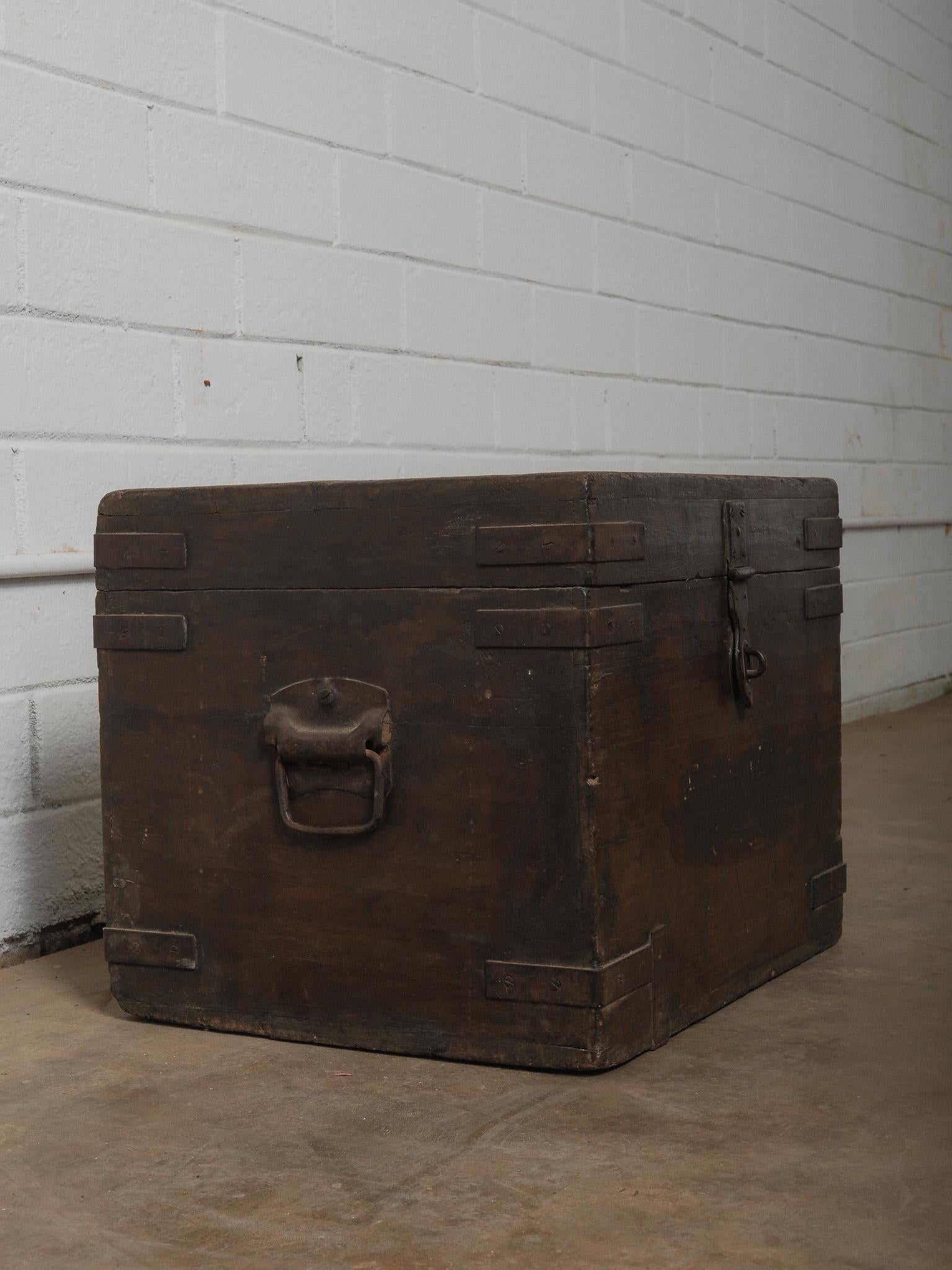 Wooden Box with Hinged Lid and Iron Fittings In condizioni buone in vendita a High Point, NC