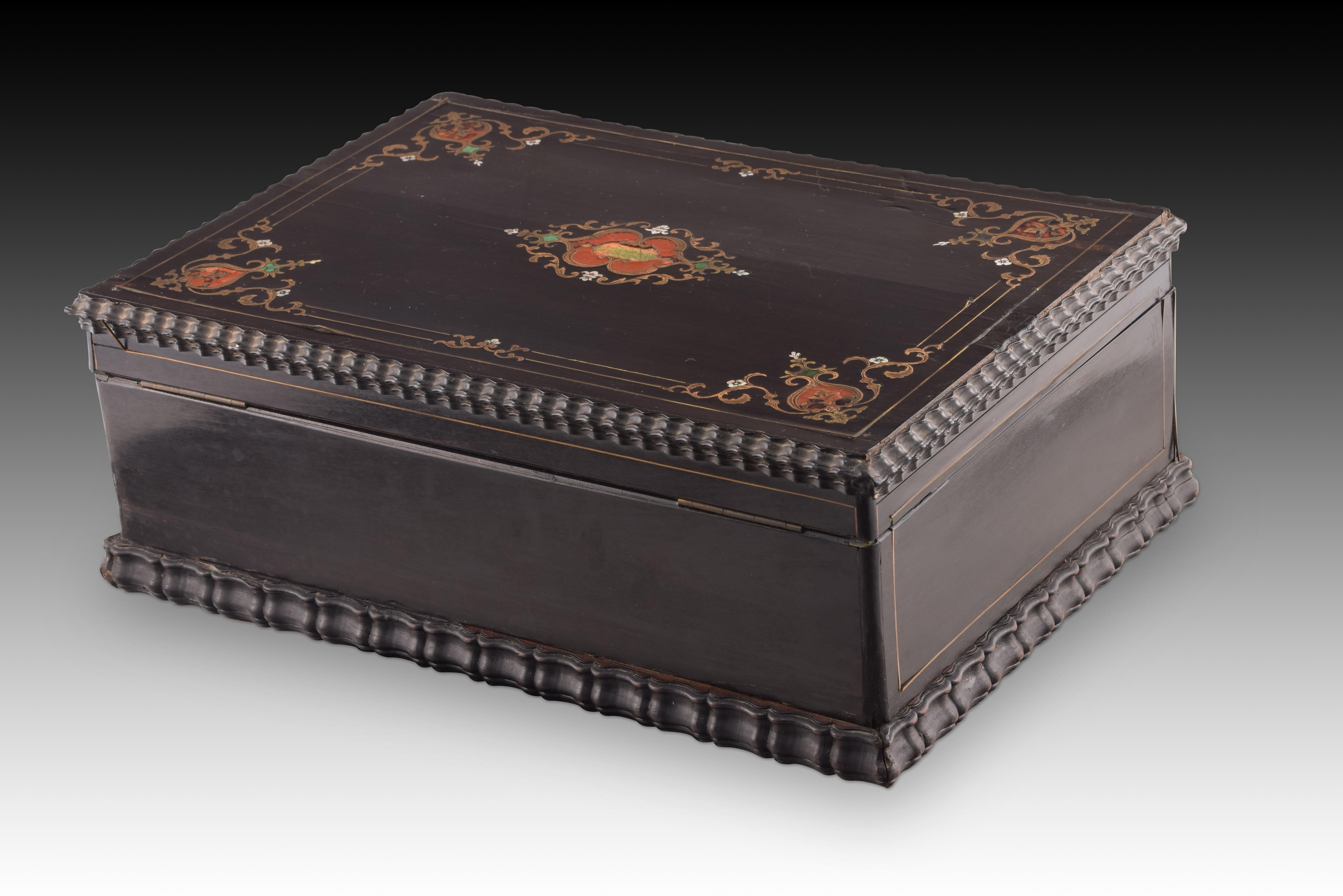 Neoclassical Revival Wooden box with metal inlay. Possibly french, 19th century. For Sale