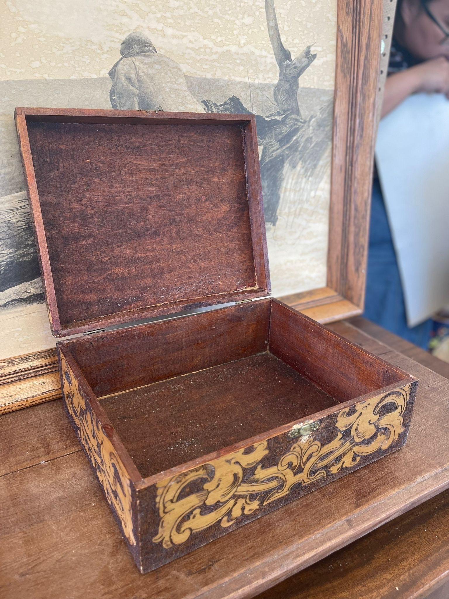 Wooden Box With Pyrography Mosaic and Hinge Clasp. For Sale 2