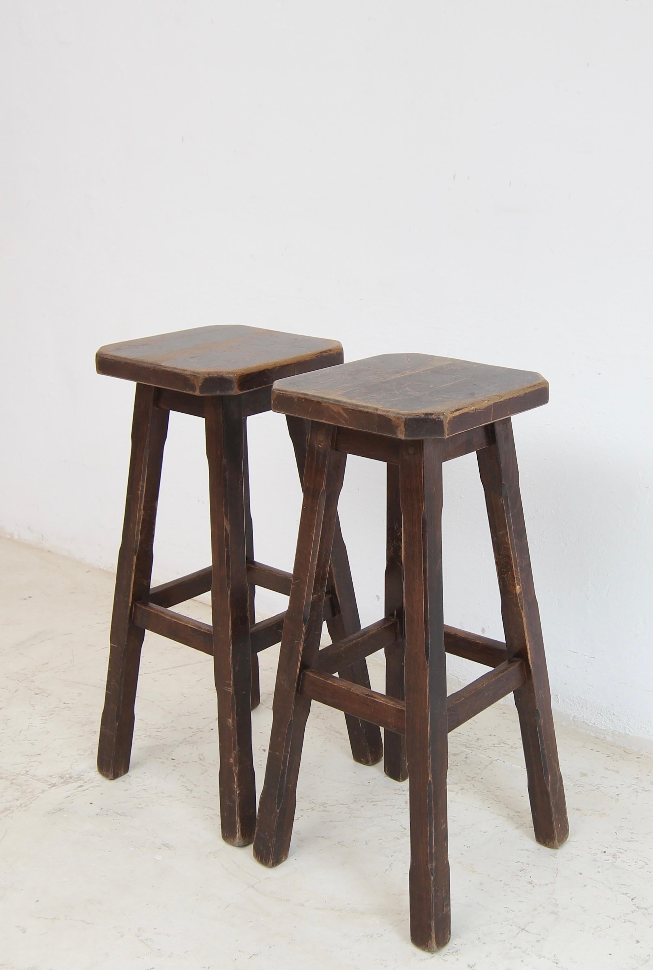 Tabourets de bar brutalistes en bois. Ensemble de 2 pièces en vente 12
