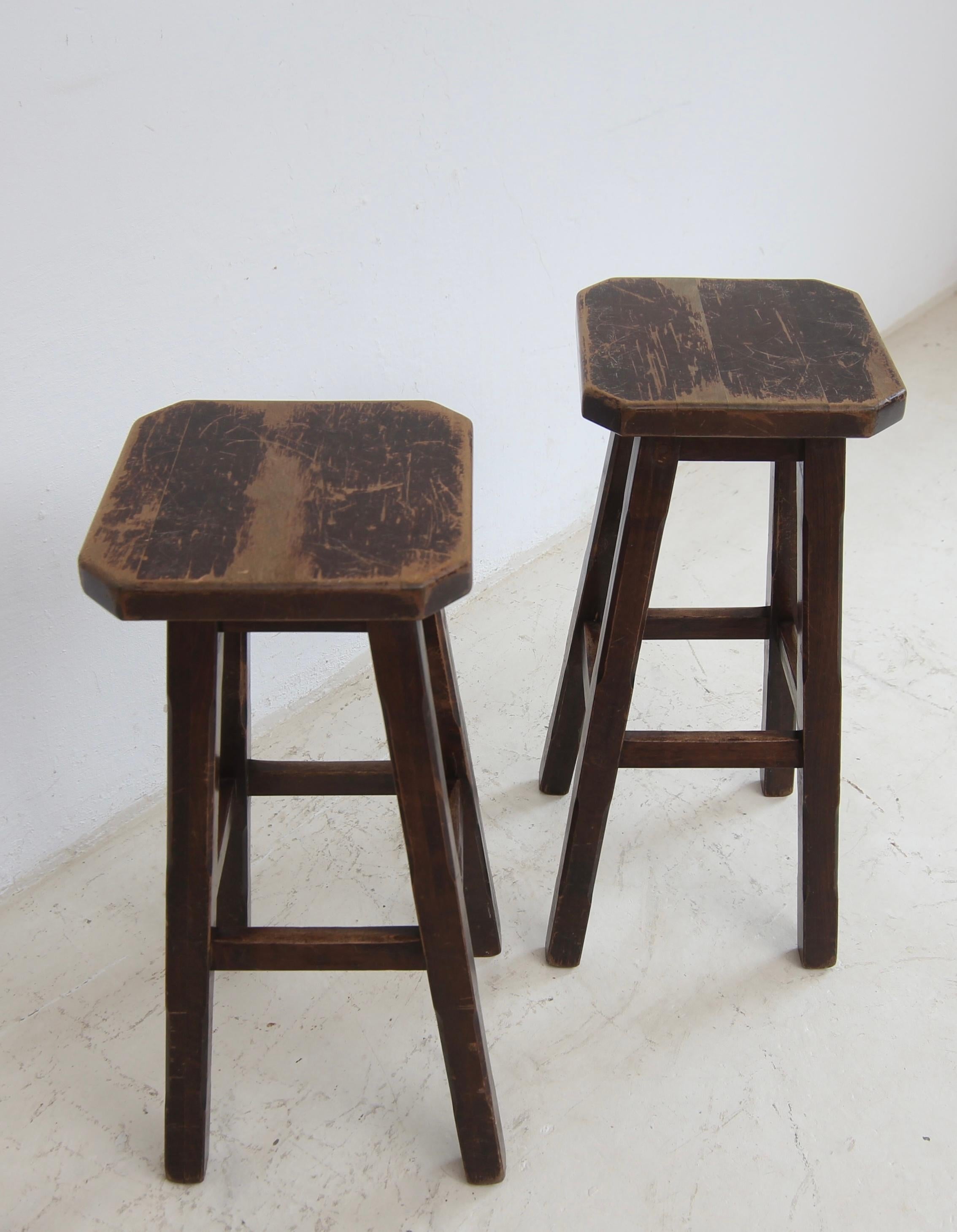 Hêtre Tabourets de bar brutalistes en bois. Ensemble de 2 pièces en vente
