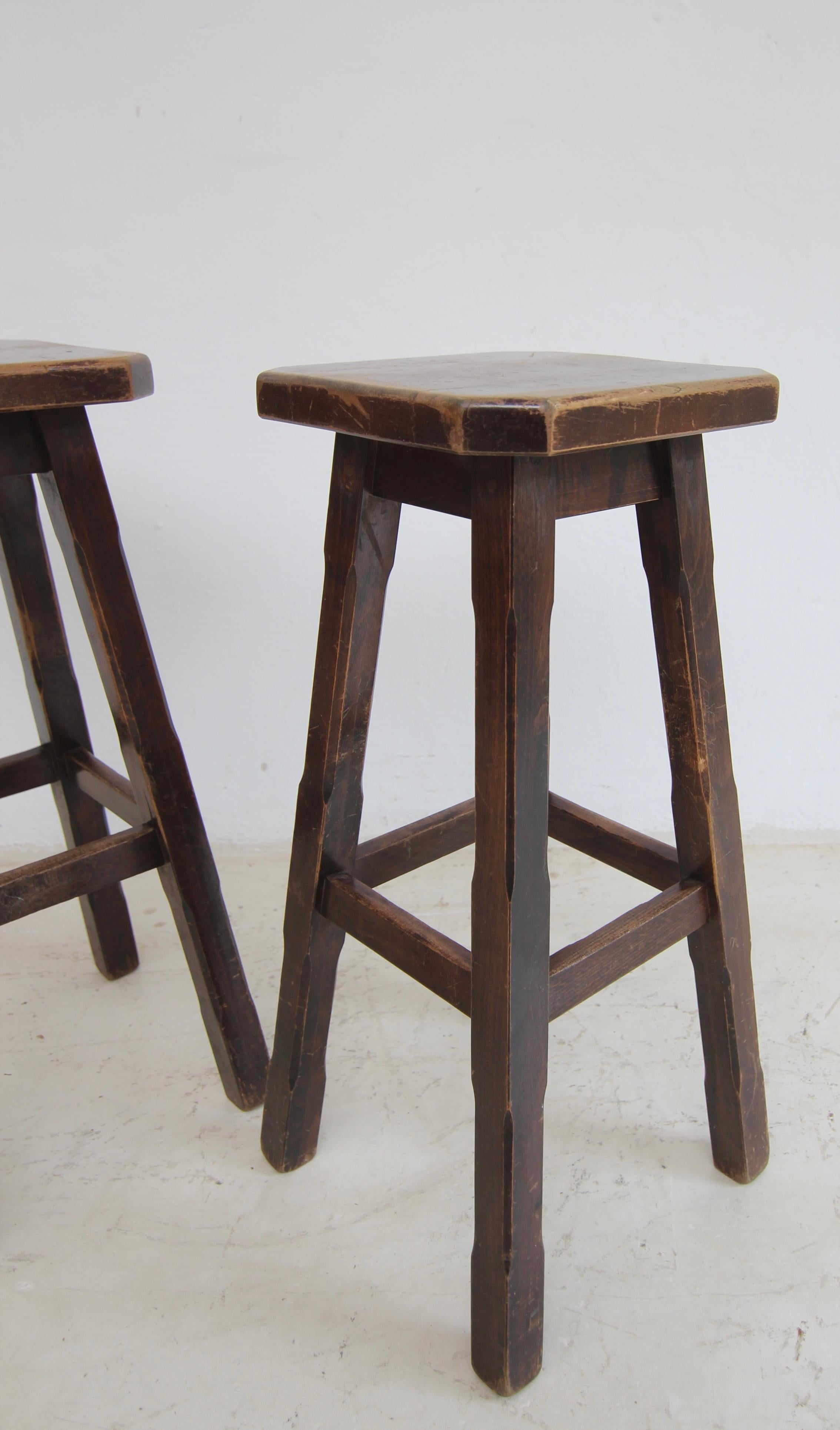 Tabourets de bar brutalistes en bois. Ensemble de 2 pièces en vente 2