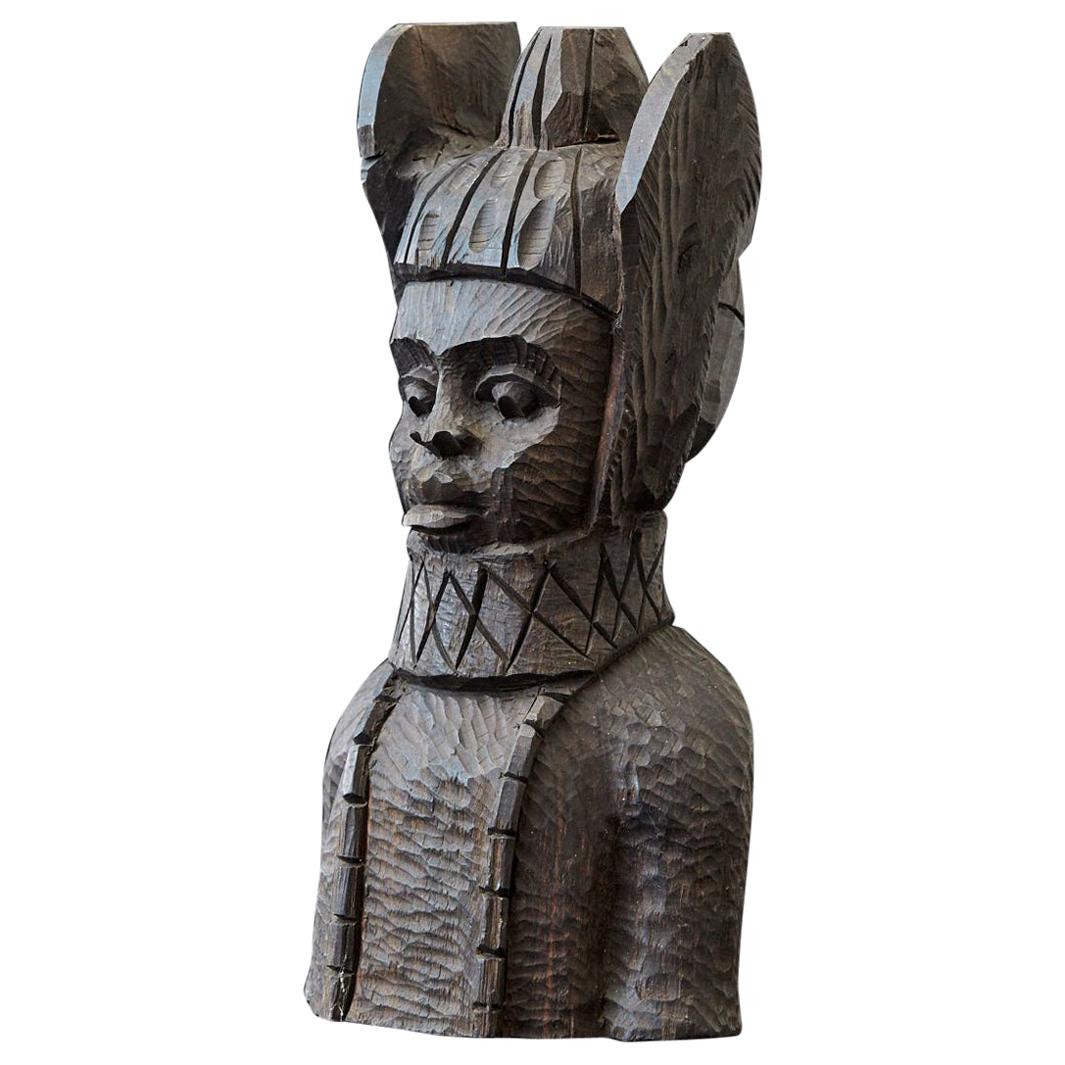 Buste en bois sculpté d'un Oba de Bénin:: peuple d'Edo:: Nigeria:: vers les années 1950