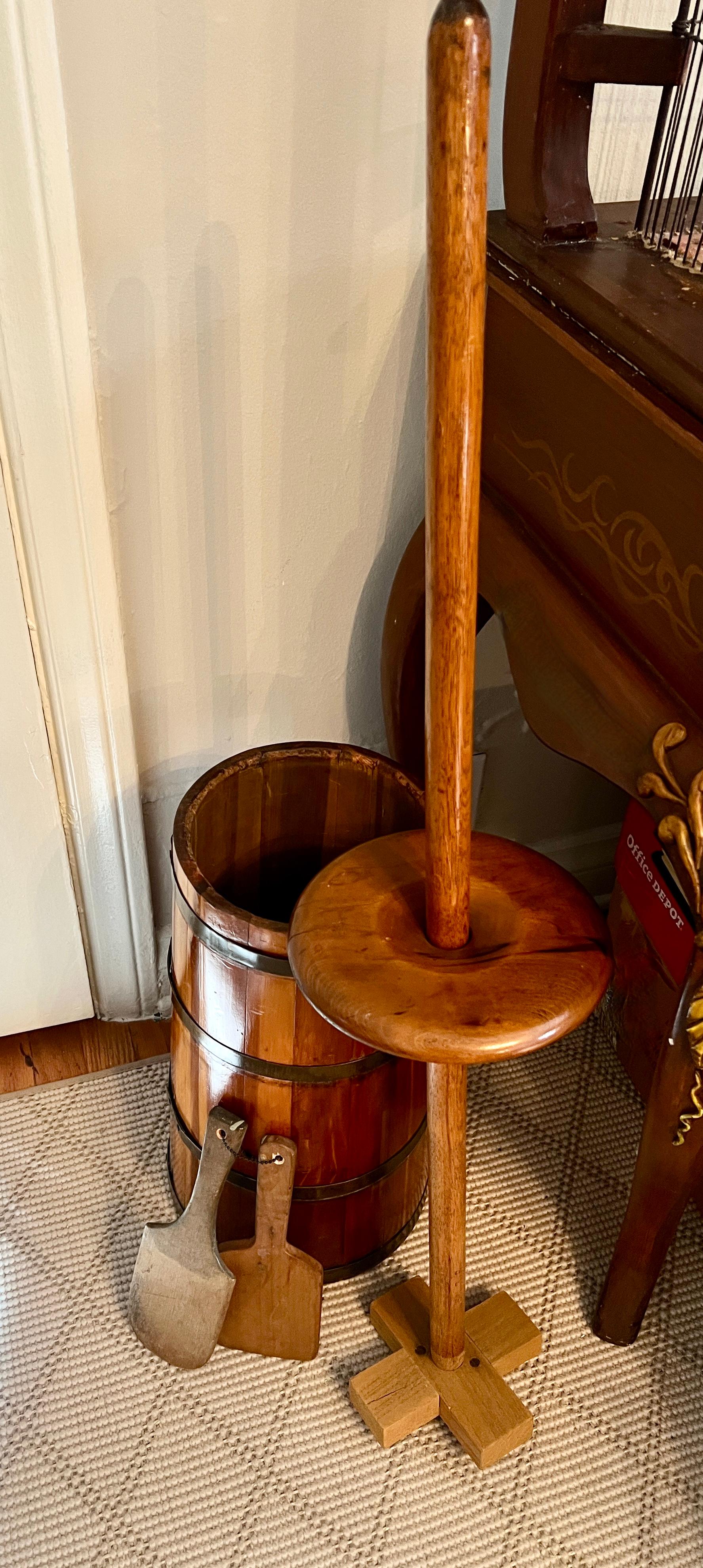 Holz-Butterkrug aus Holz mit zusätzlichen Paddles im Angebot 4