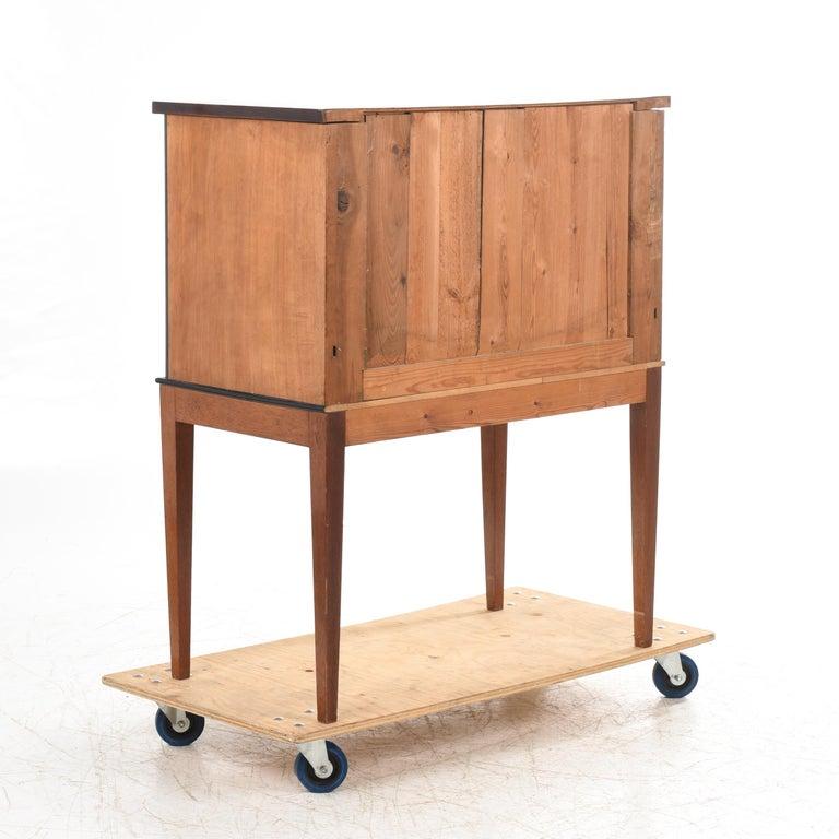 Vitrina de madera con decoración de marquetería Marquetería en venta