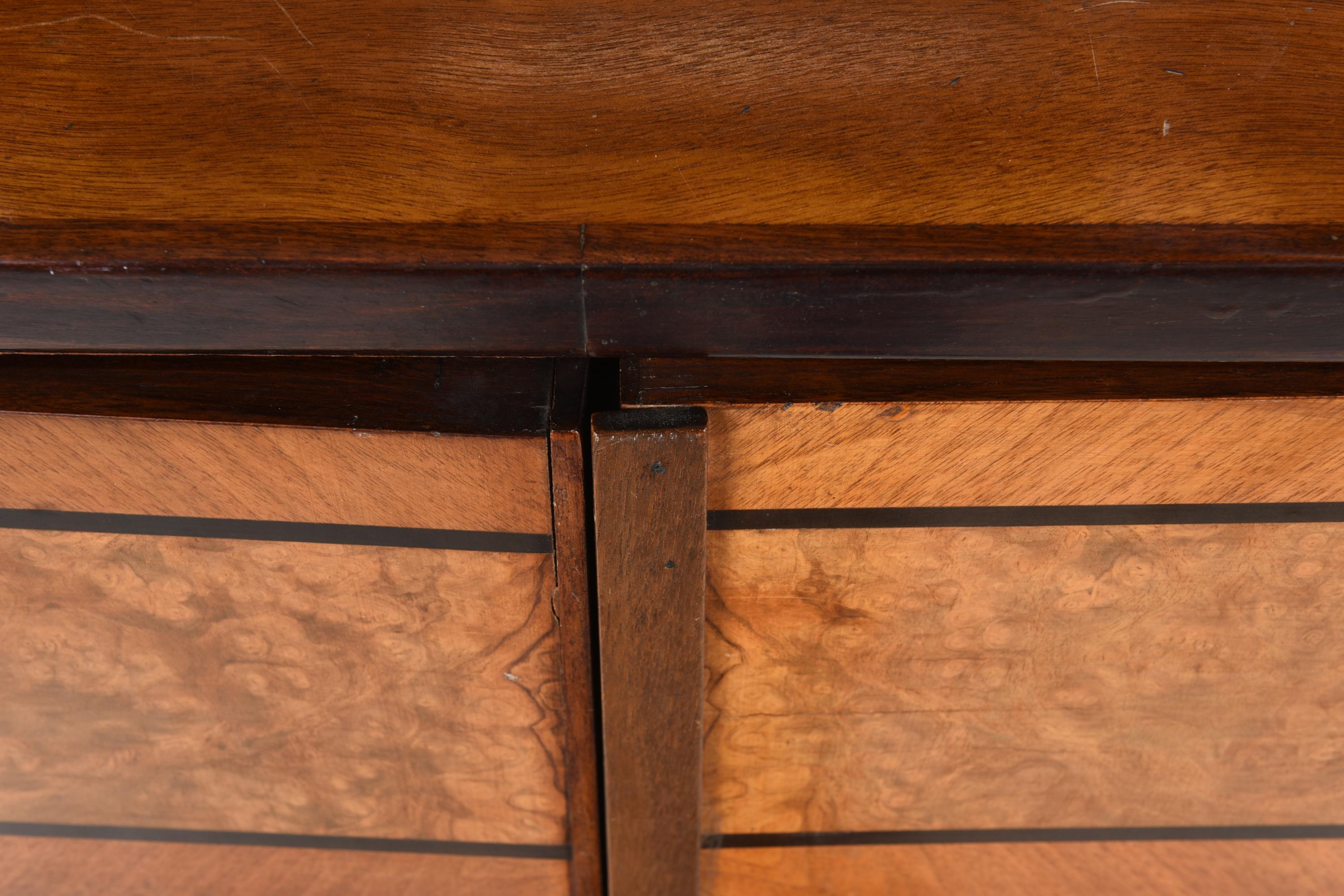 Holzschrankkoffer mit Intarsien-Dekor im Zustand „Gut“ im Angebot in New York, NY