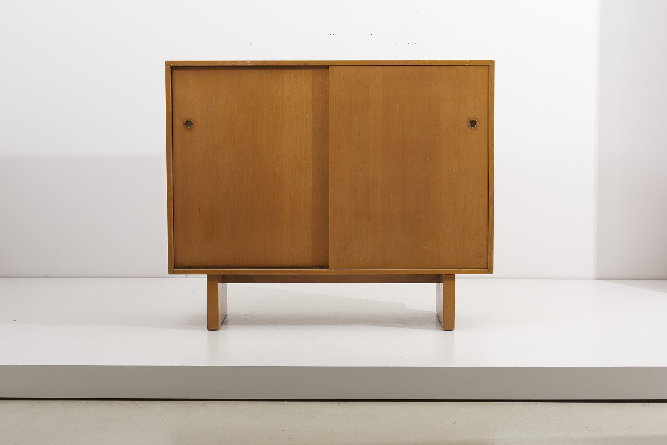 Wooden cabinet, designed in 1950s by James Wylie and manufactured by Widdicomb in USA.
Two sliding doors with round brass pulls; 7 large drawers and 6 small drawers.