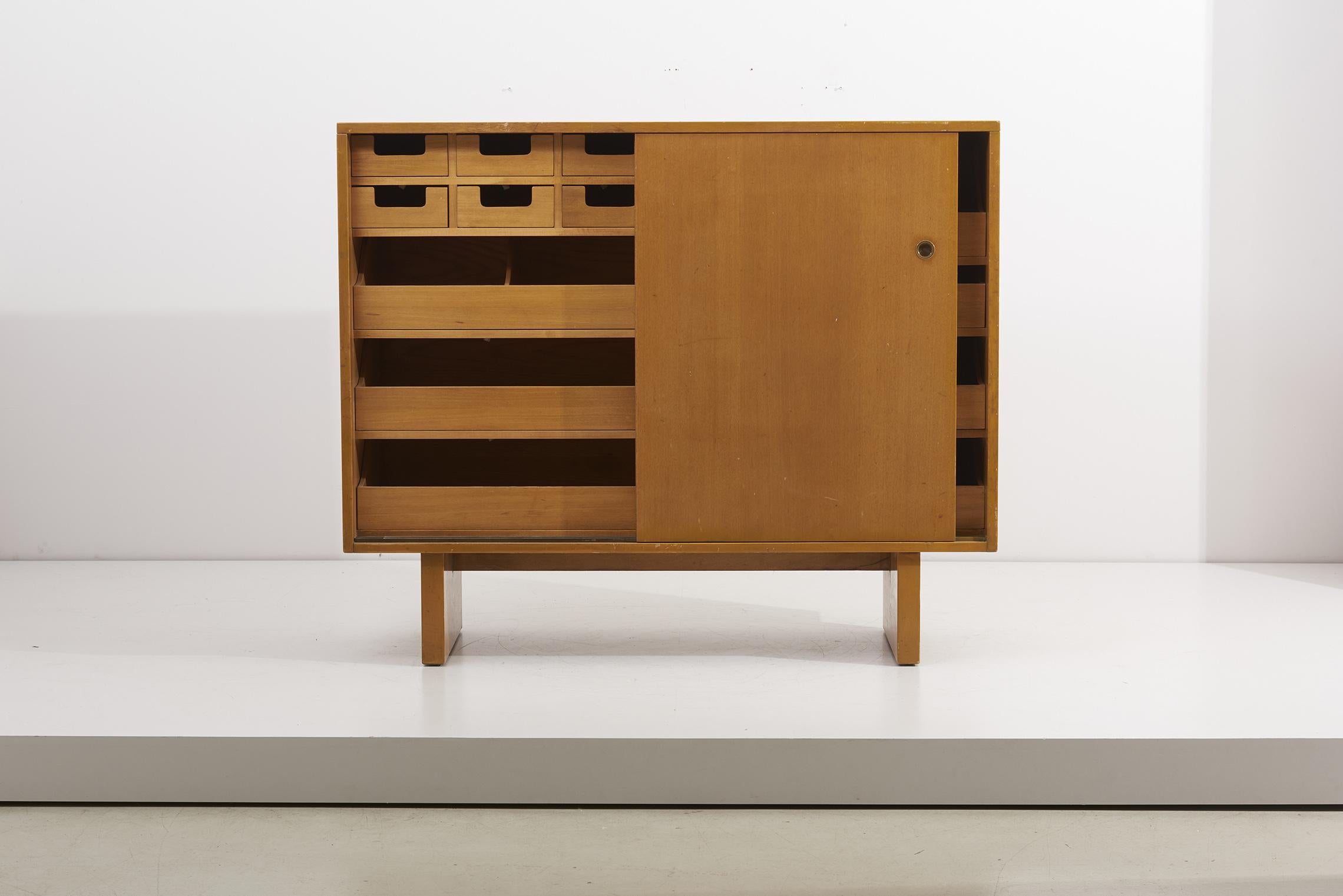 Wooden Cabinet with Many Drawers by James Wylie for Widdicomb, US, 1950s In Good Condition In Berlin, DE