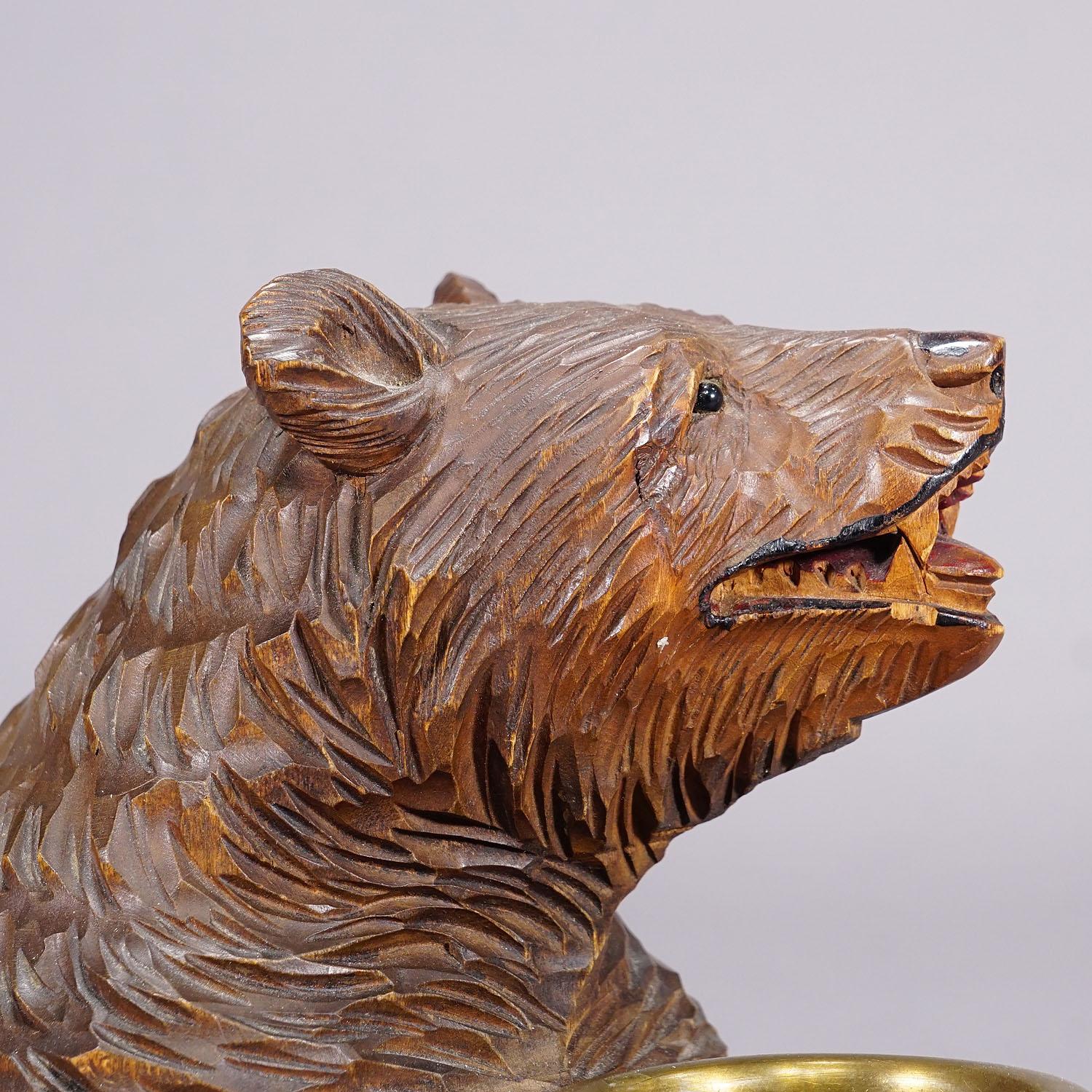 Wooden Carved Black Forest Bear with Brass Bowl, Brienz 1920s In Good Condition In Berghuelen, DE