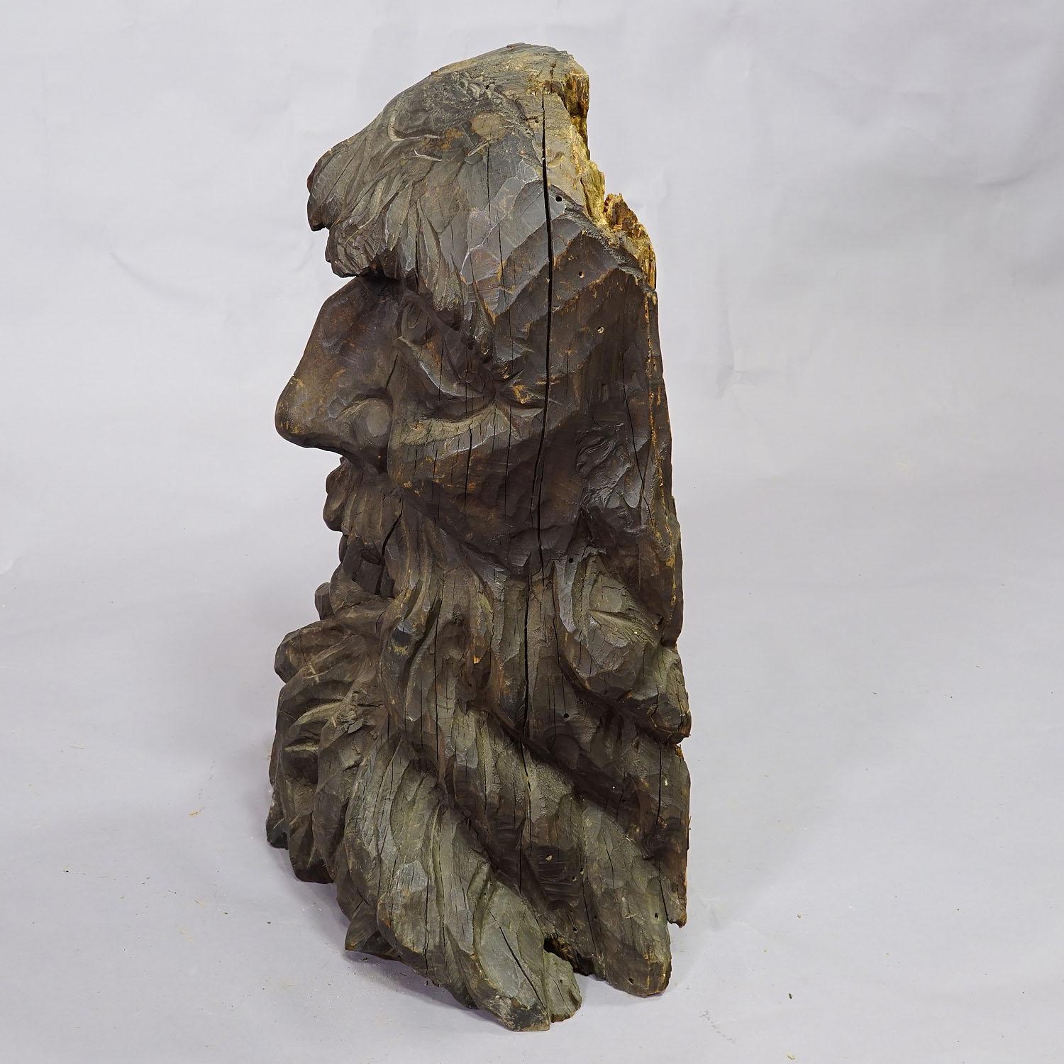 Wooden Carved Black Forest Garden Fountain Water Spout 19th century In Good Condition For Sale In Berghuelen, DE